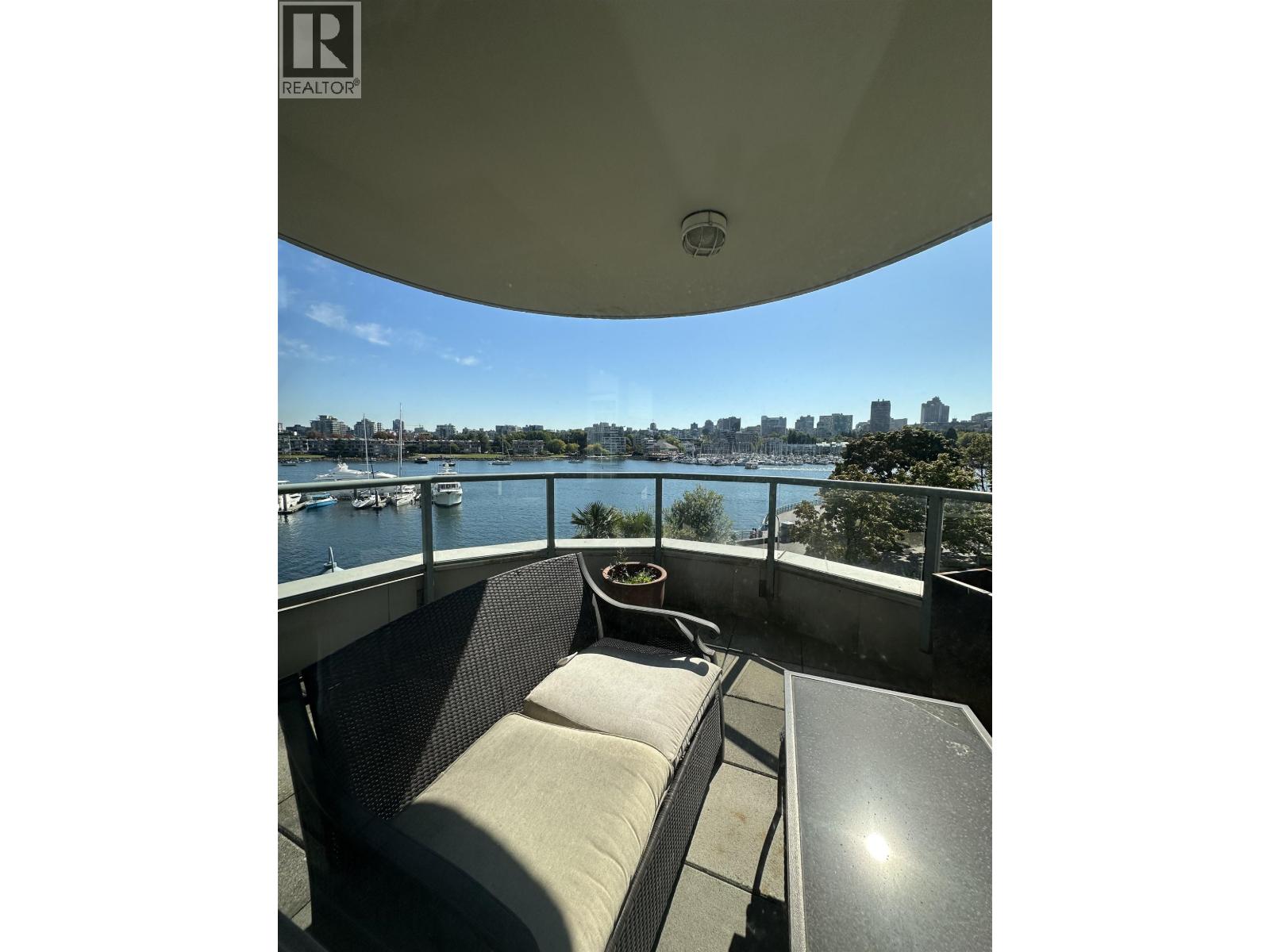 122 1228 MARINASIDE CRESCENT, Vancouver