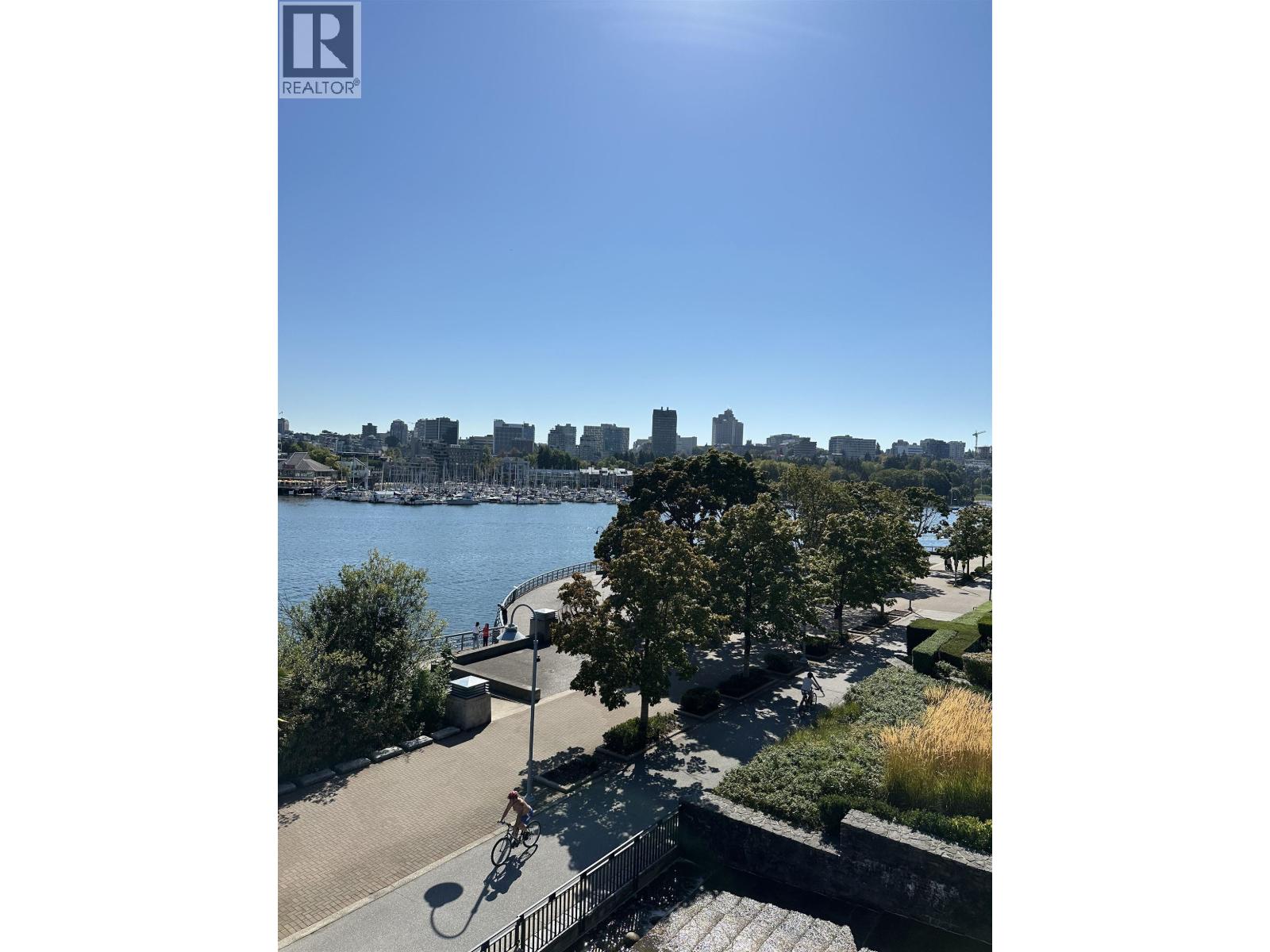 122 1228 MARINASIDE CRESCENT, Vancouver