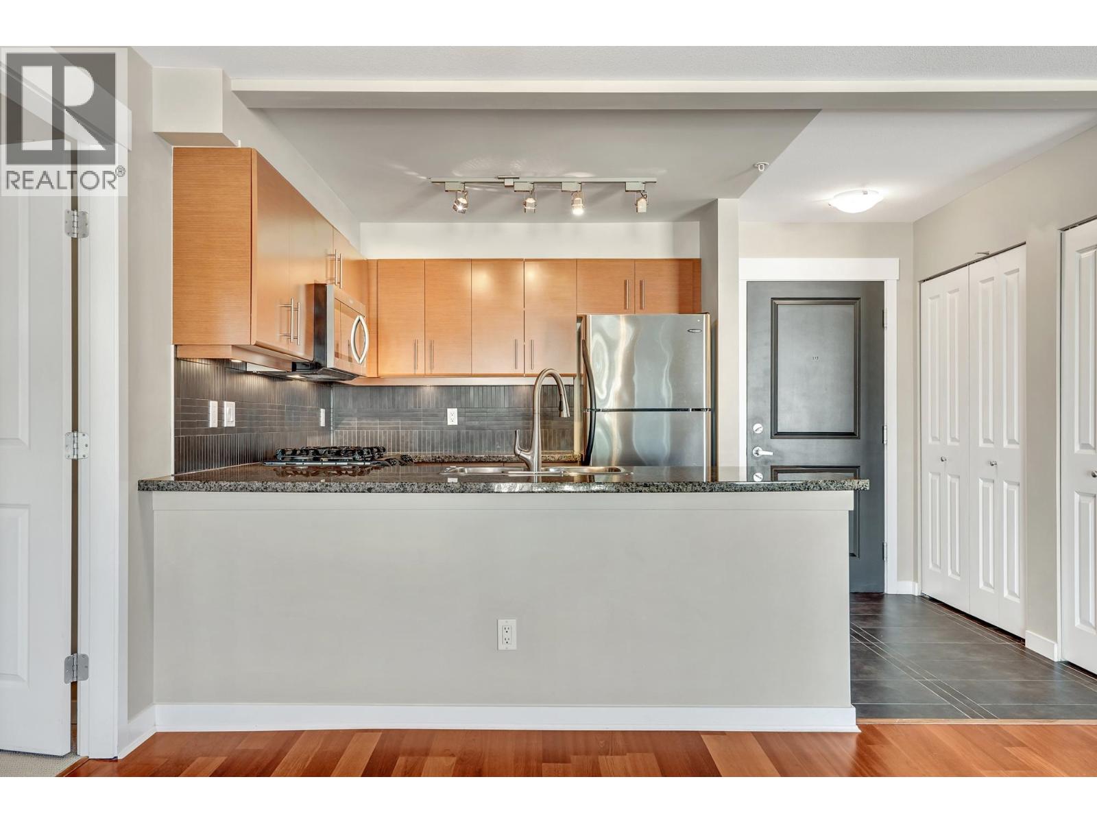 #208-1706 56 Street, Delta