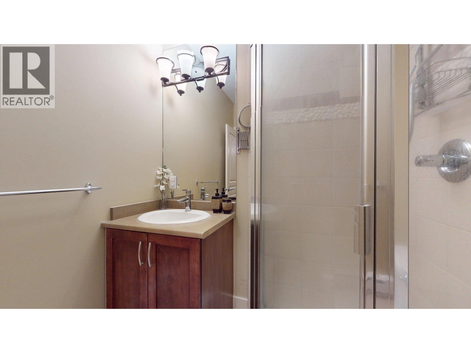 1320 MAIN STREET, Squamish