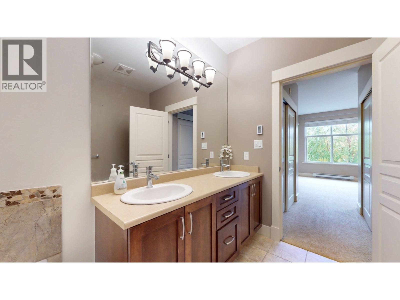 1320 MAIN STREET, Squamish