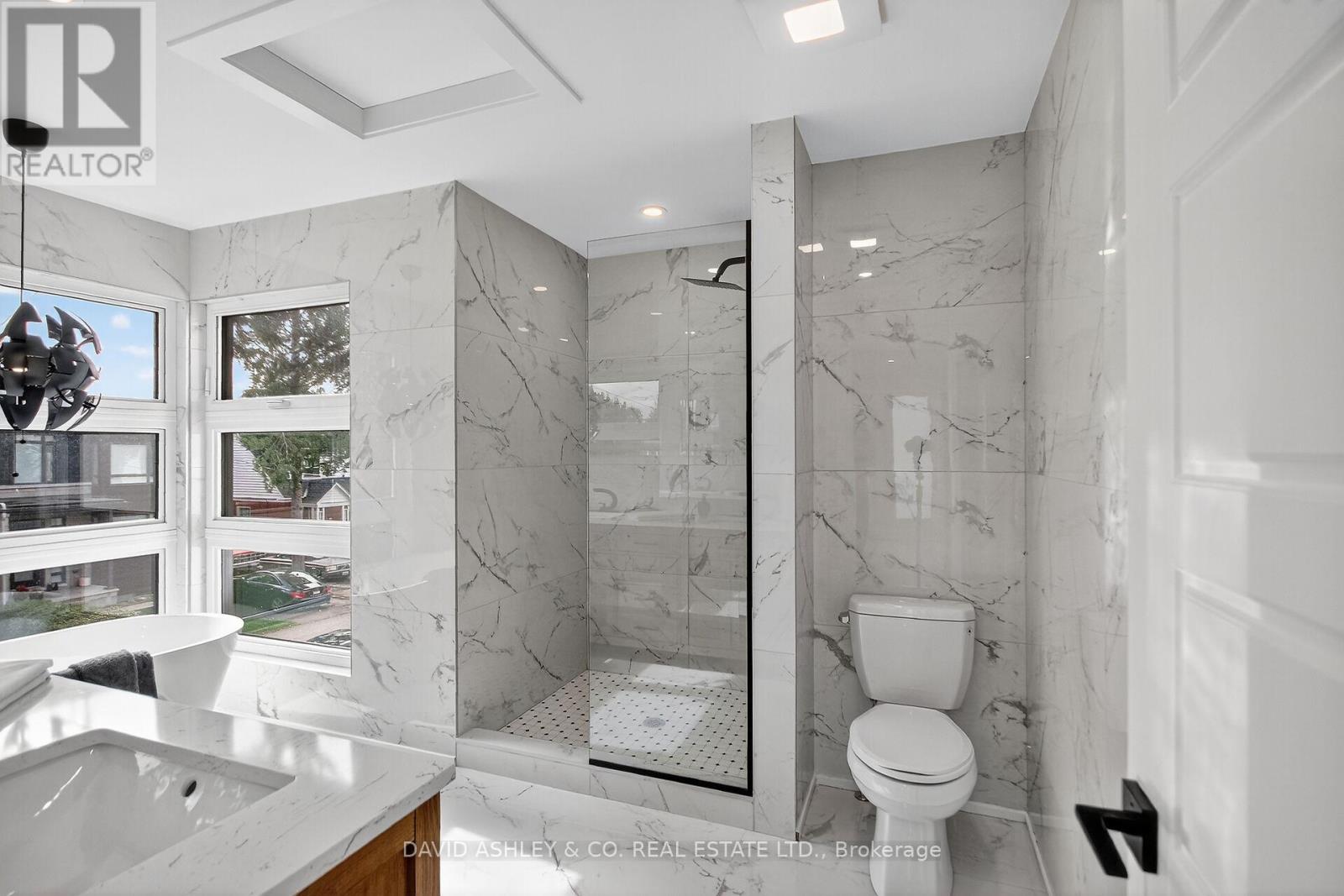 612 TWEEDSMUIR AVENUE - 21