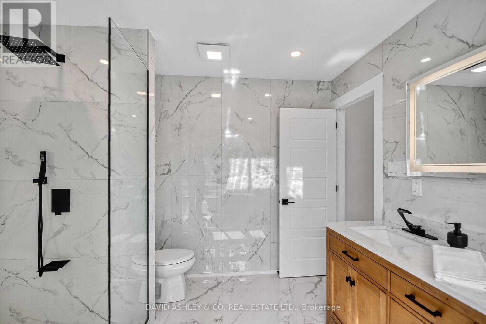 612 TWEEDSMUIR AVENUE - 24