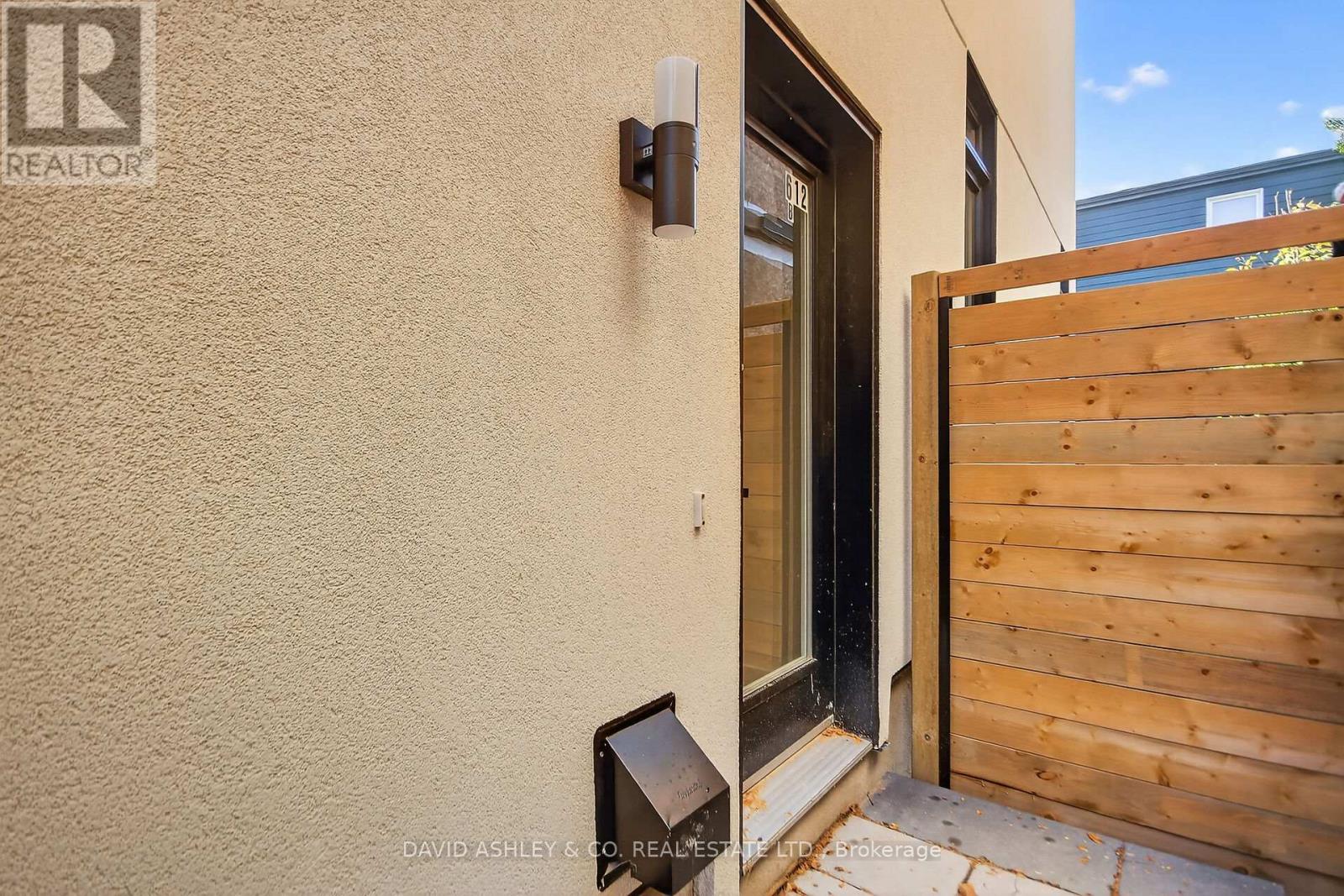 612 TWEEDSMUIR AVENUE - 28