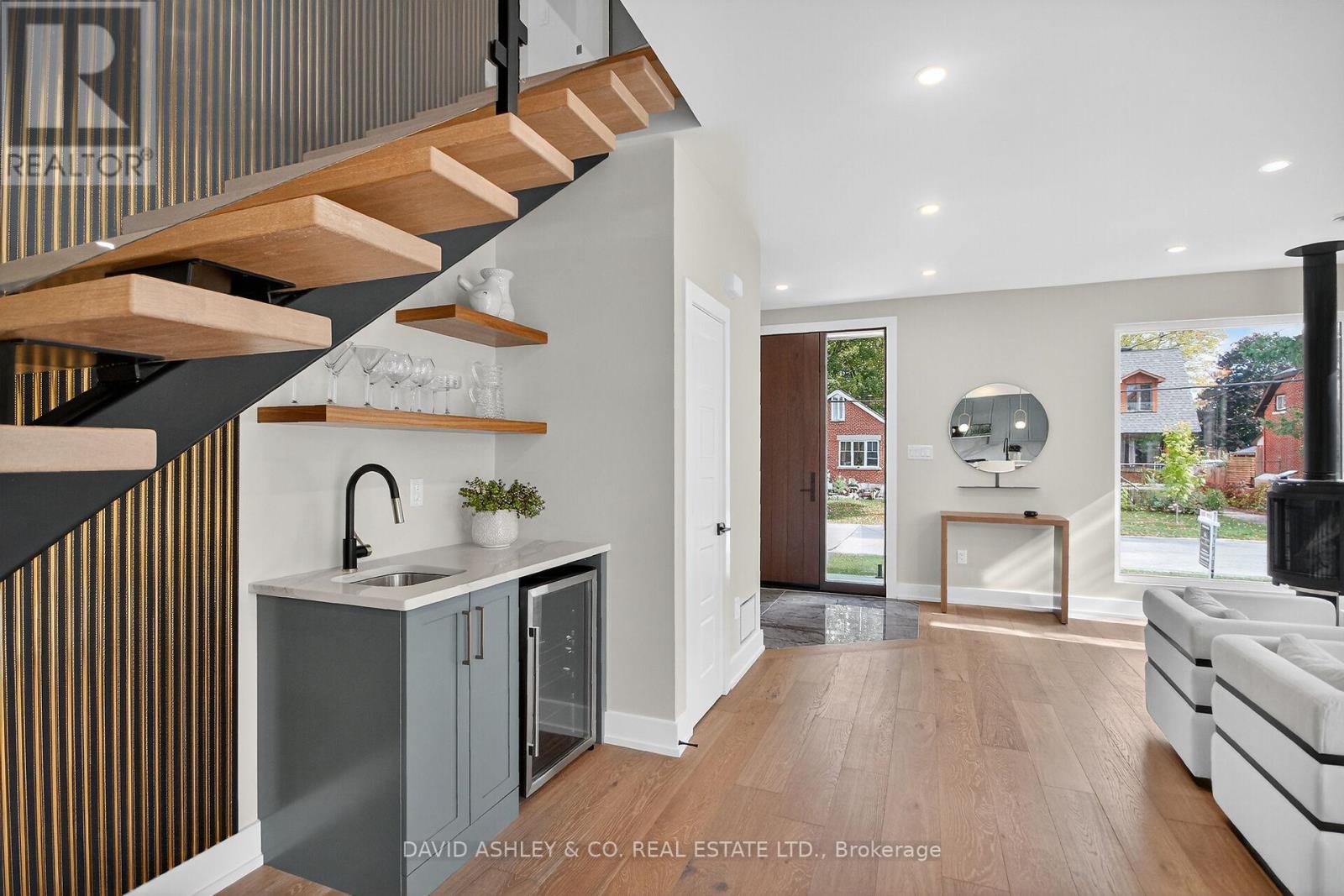 612 TWEEDSMUIR AVENUE - 41
