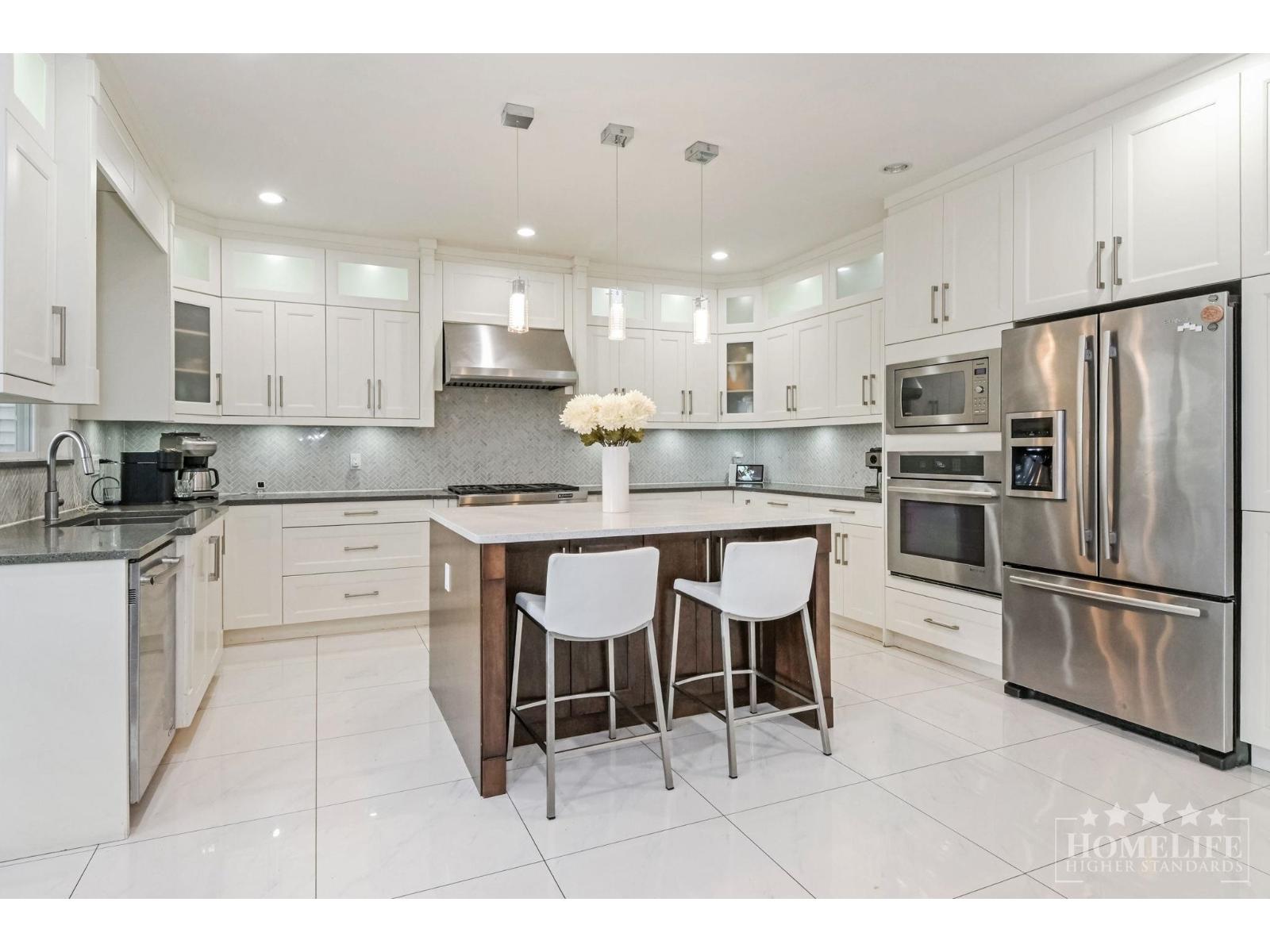 Upper House 16482 63 AVENUE, Surrey