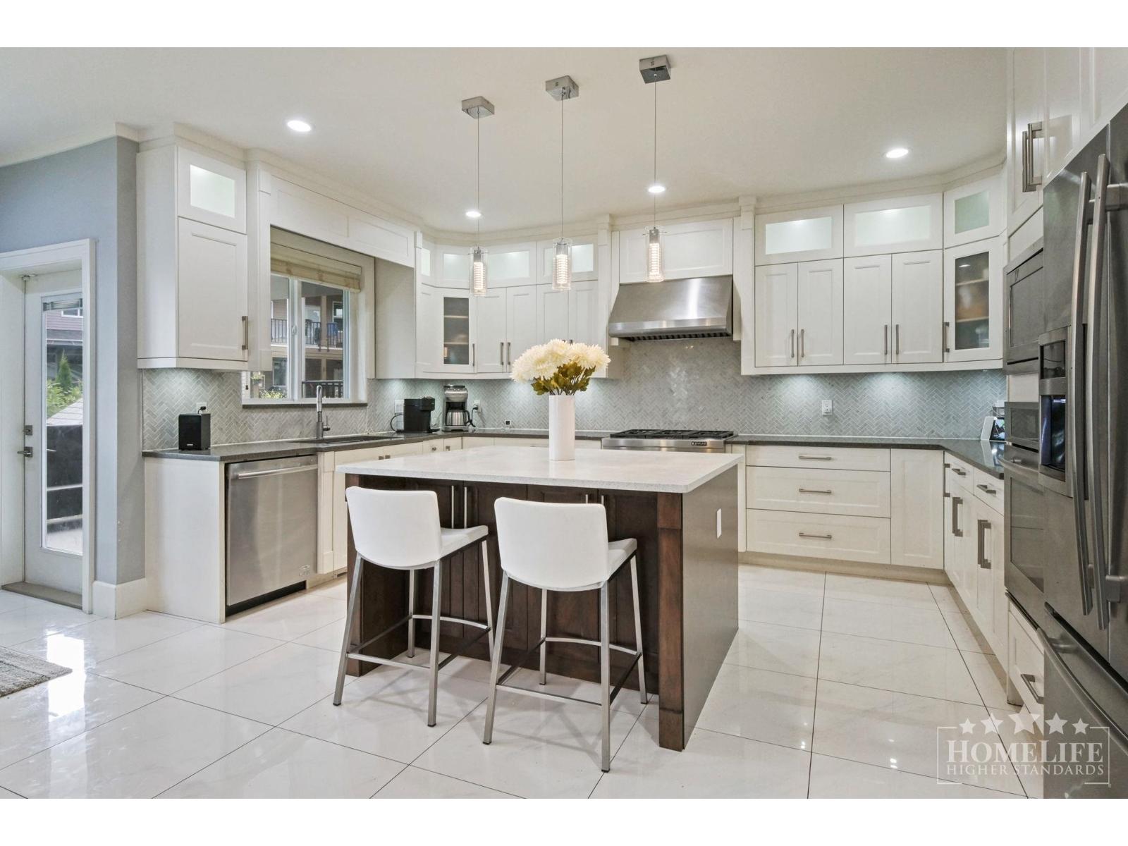Upper House 16482 63 AVENUE, Surrey