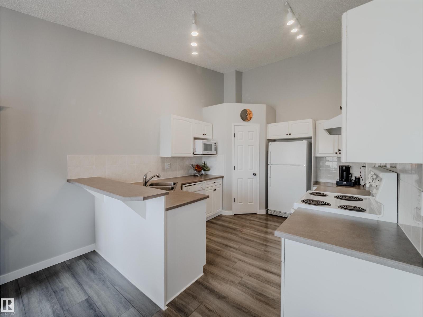 #18 64 BLACKBURN SW, Edmonton