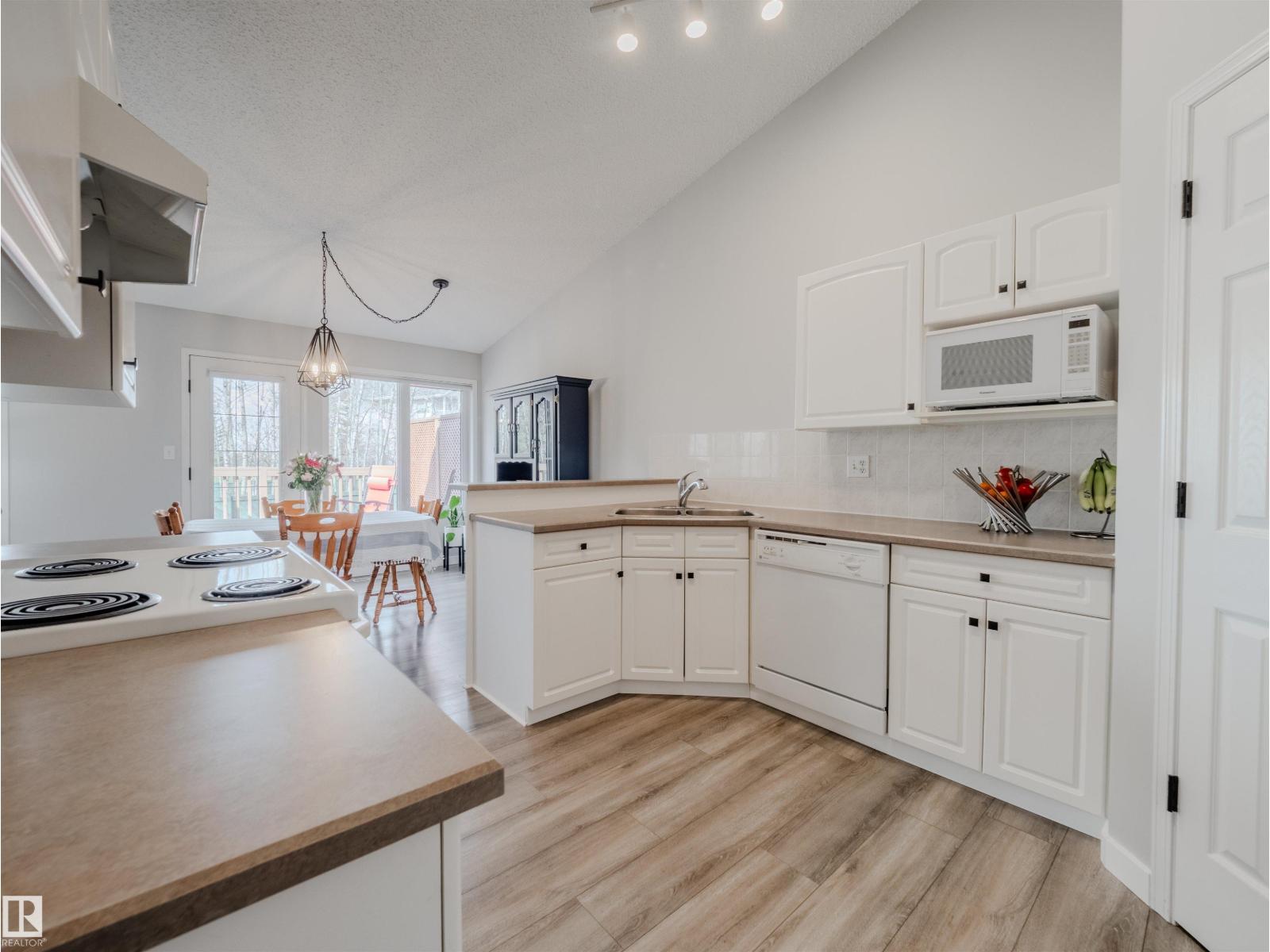 #18 64 BLACKBURN SW, Edmonton