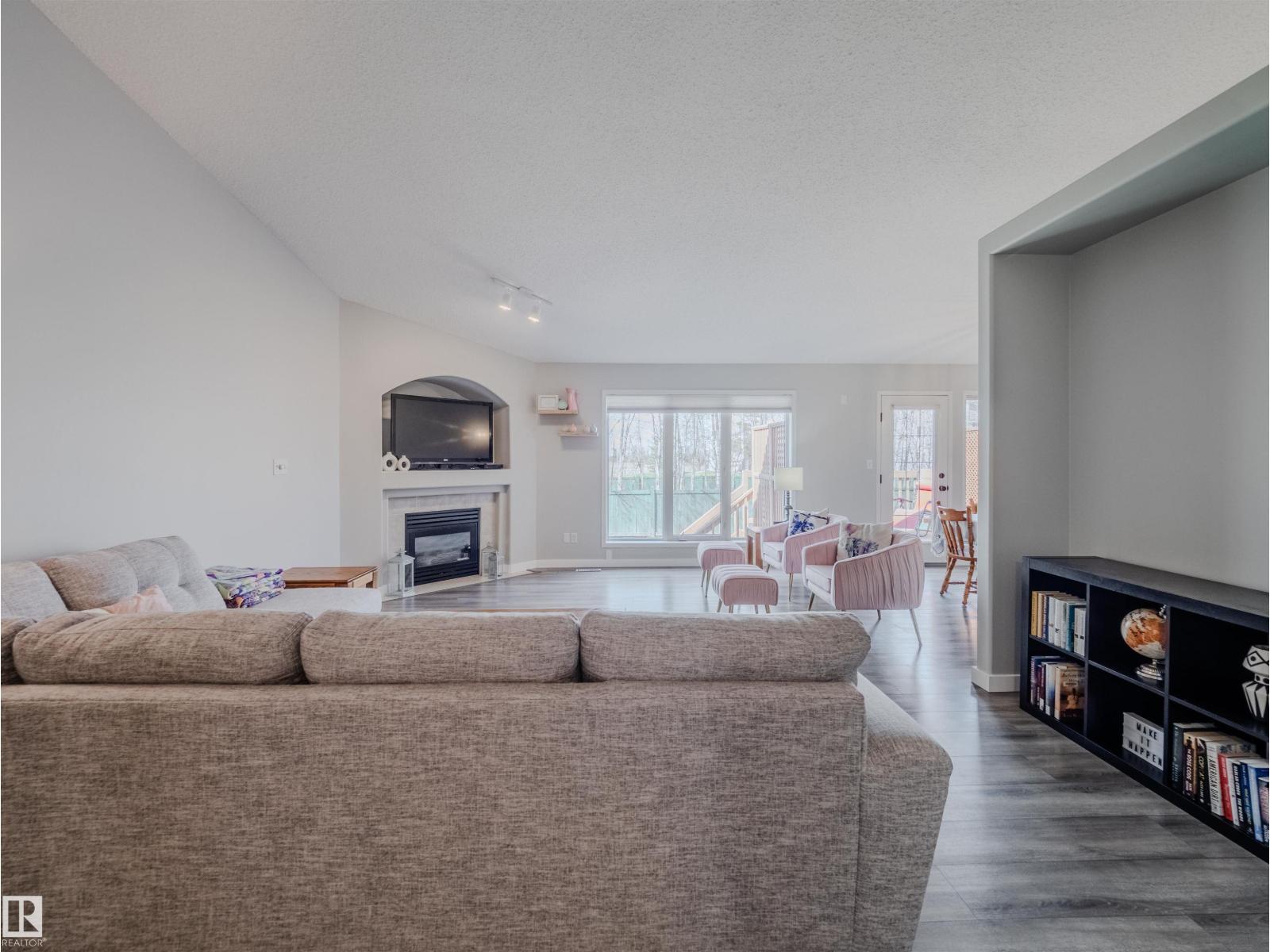 #18 64 BLACKBURN SW, Edmonton