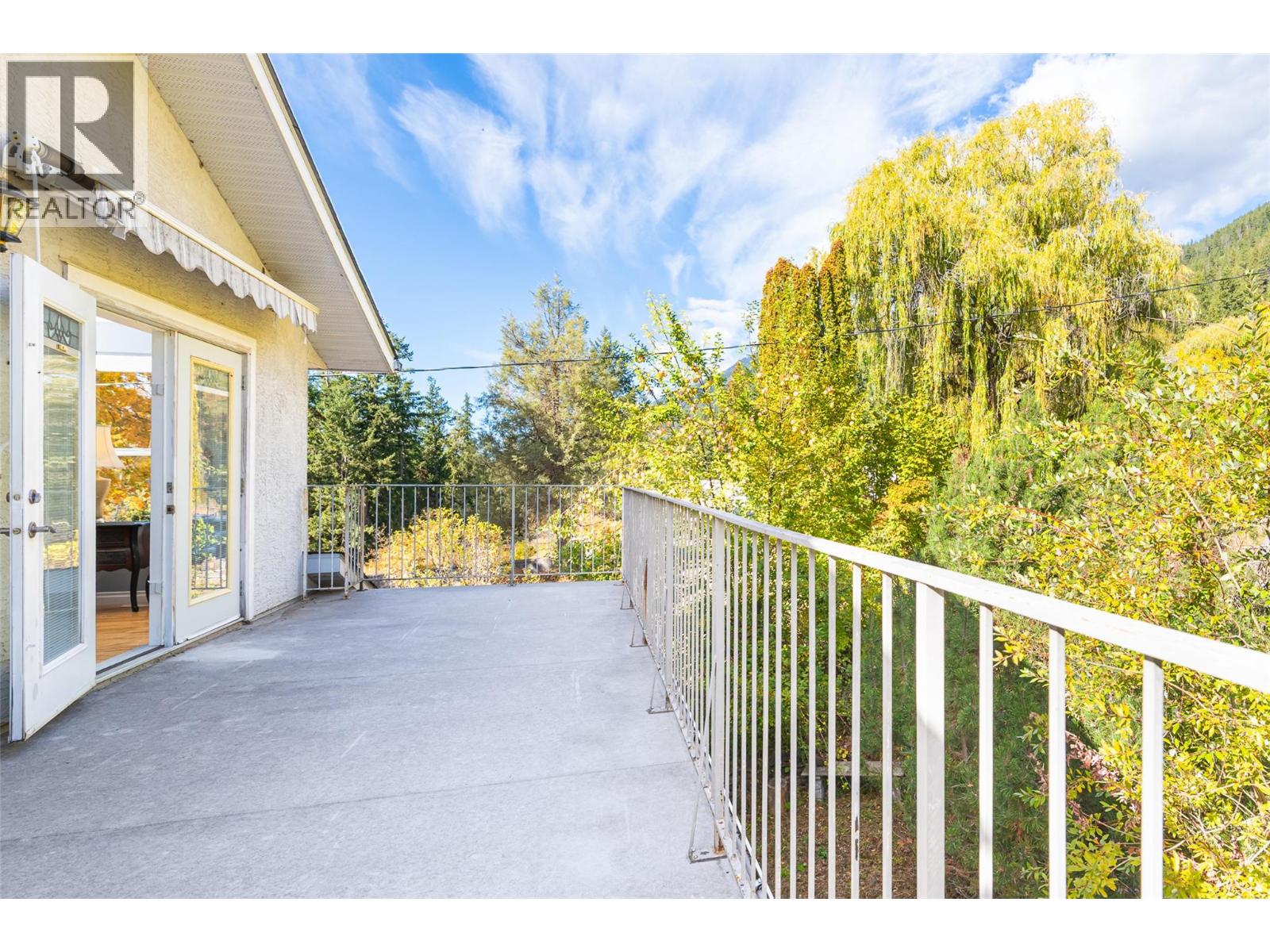5662 3A Highway, Wynndel