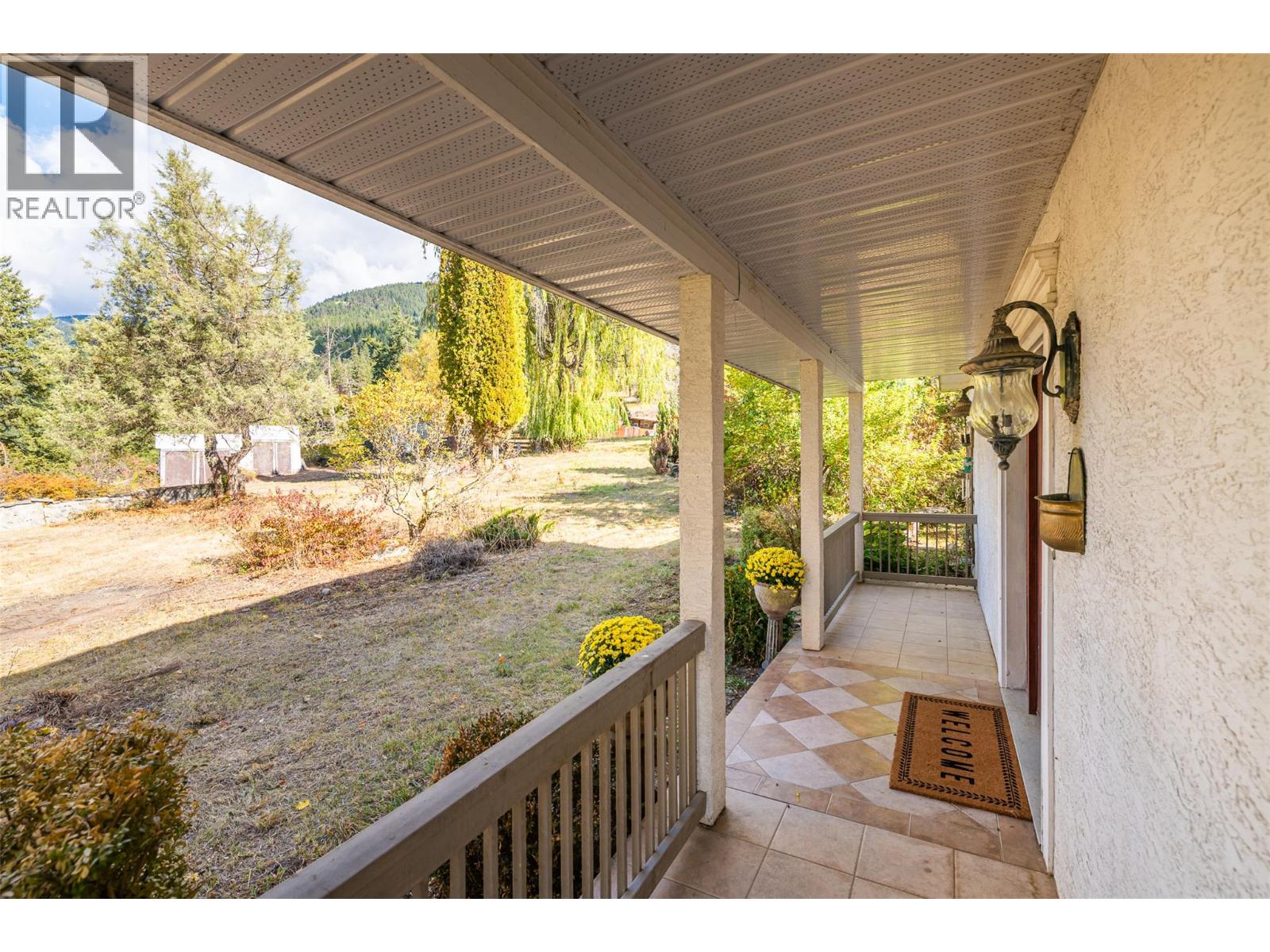 5662 3A Highway, Wynndel