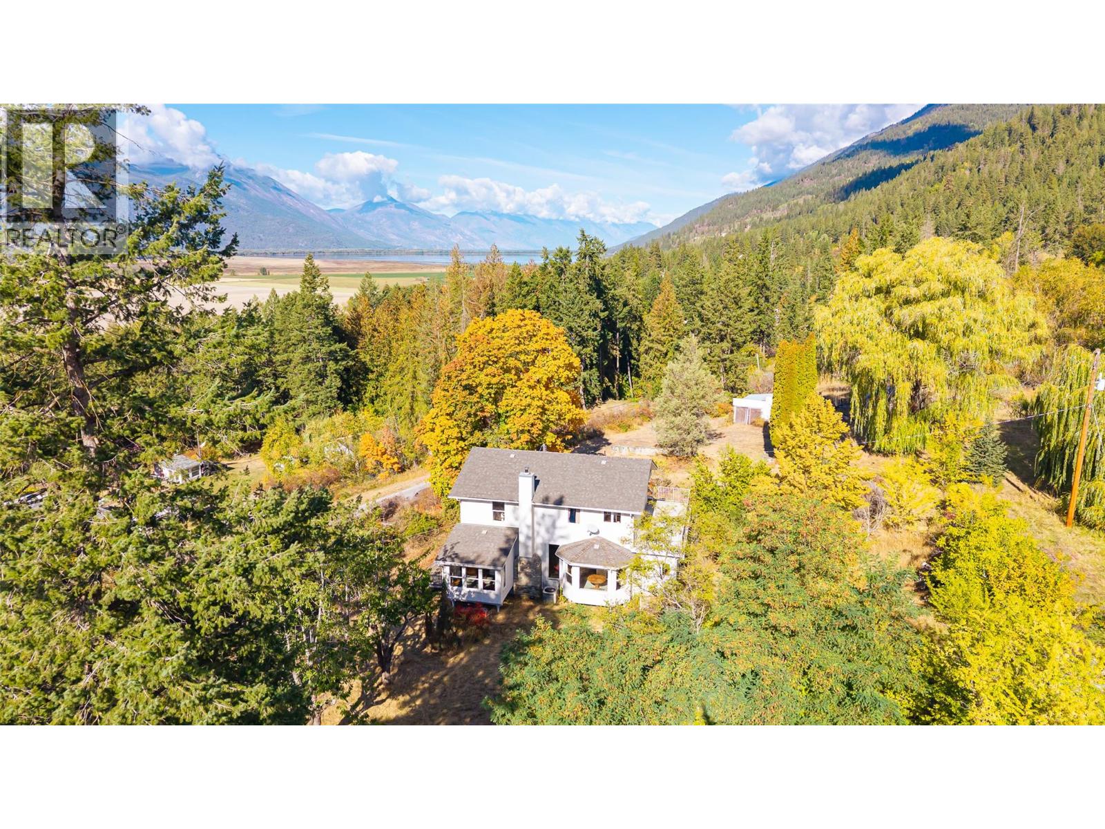5662 3A Highway, Wynndel