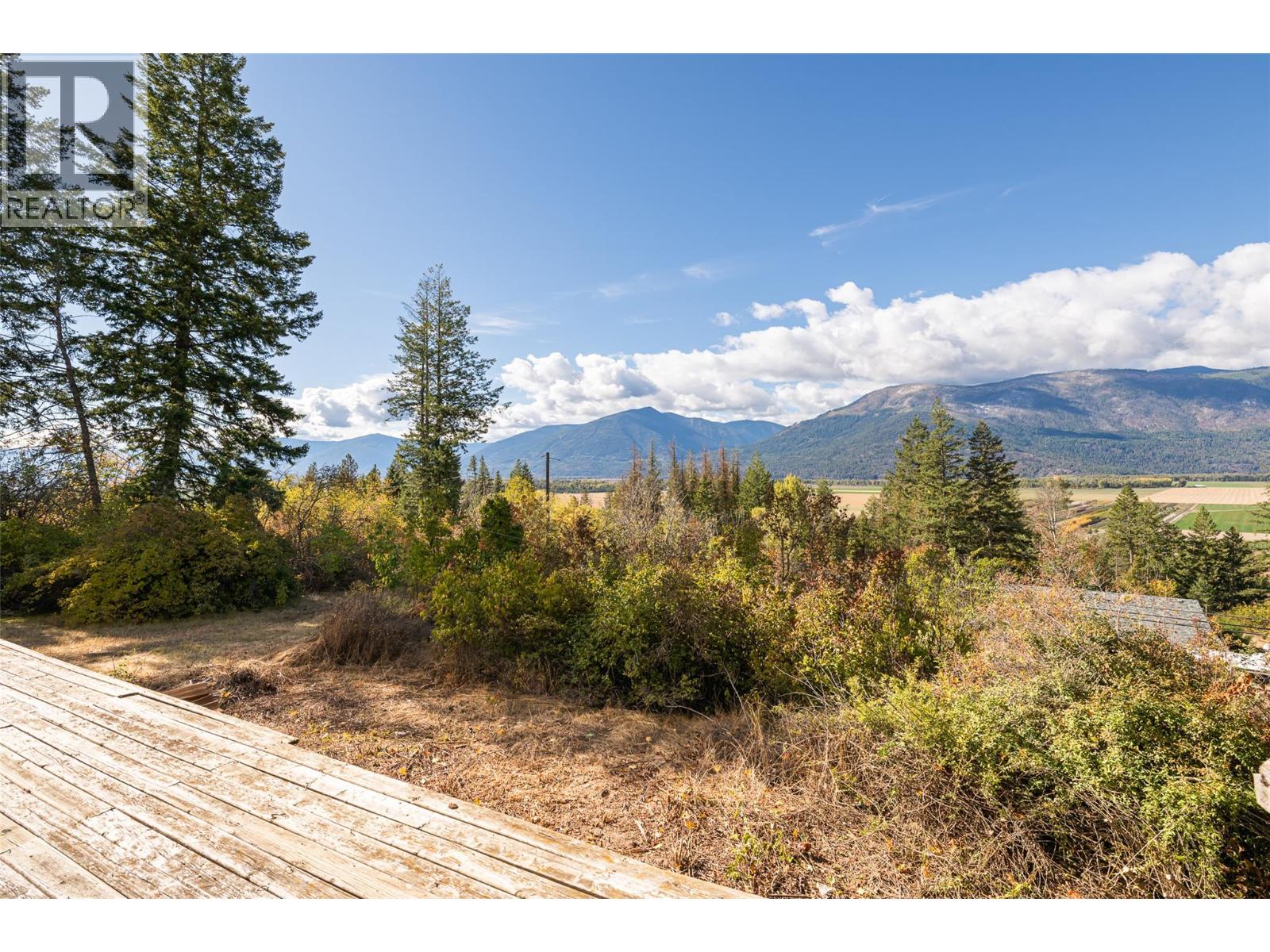 5662 3A Highway, Wynndel