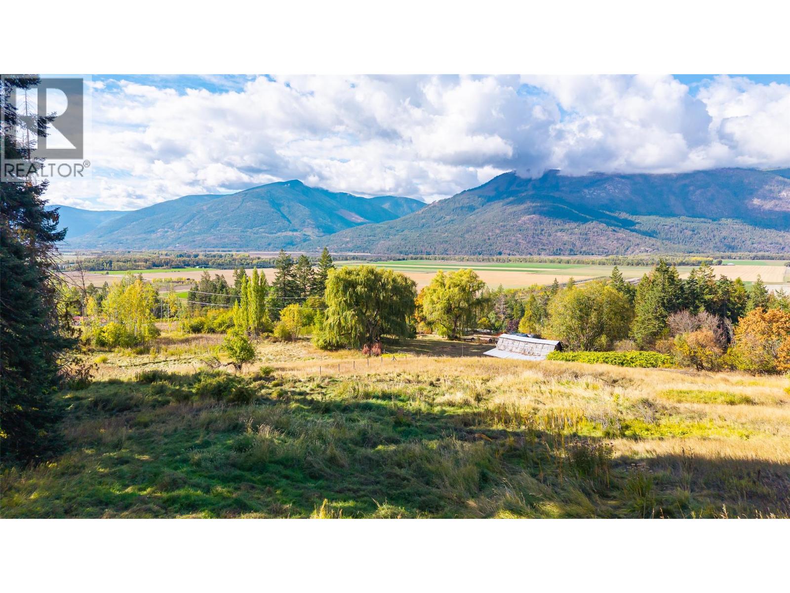 5662 3A Highway, Wynndel