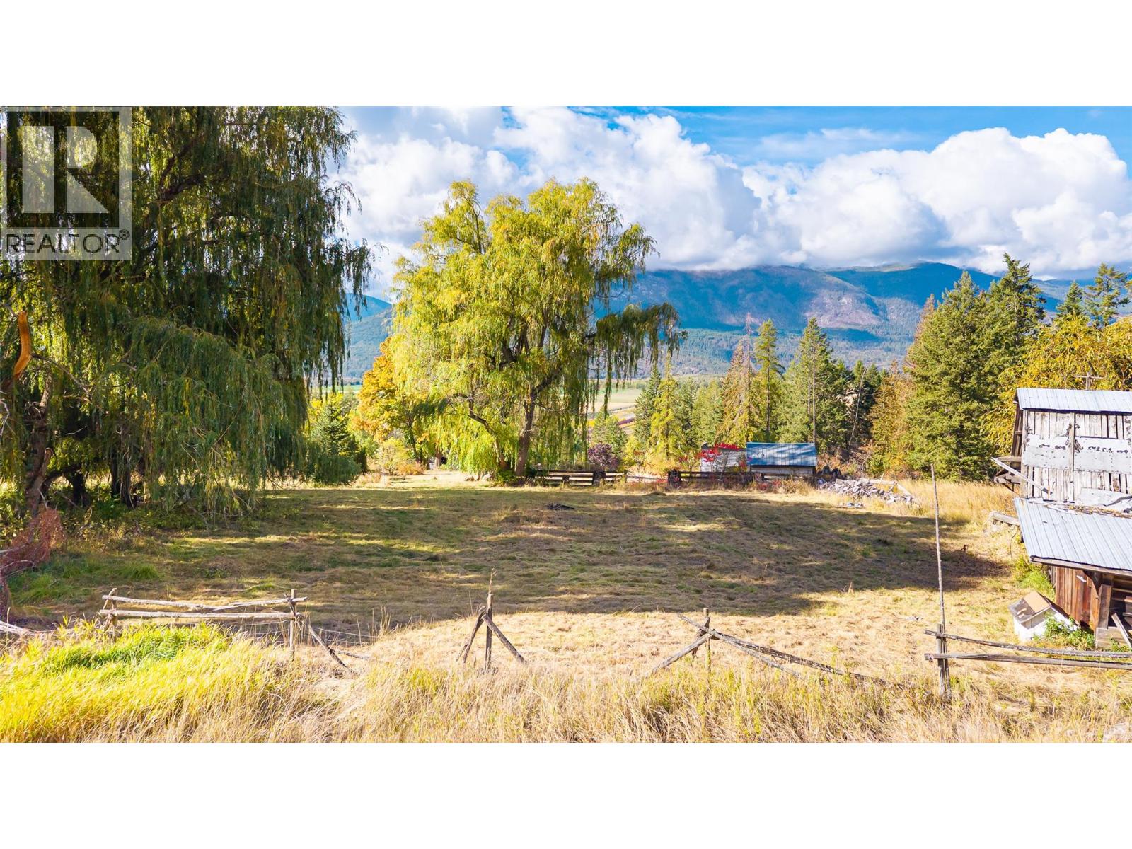 5662 3A Highway, Wynndel