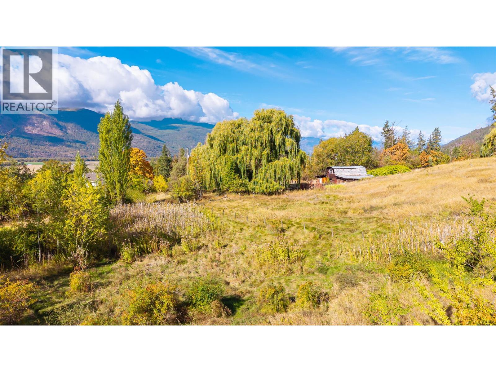 5662 3A Highway, Wynndel
