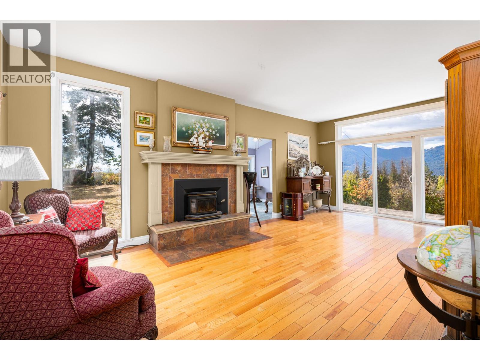 5662 3A Highway, Wynndel