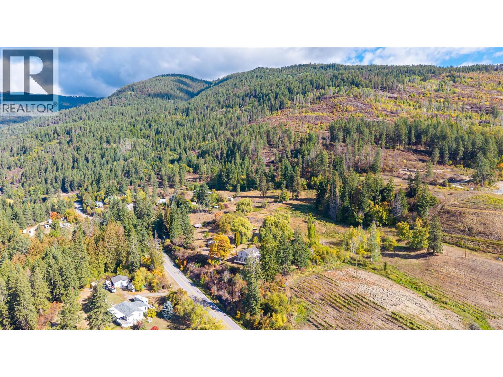 5662 3A Highway, Wynndel
