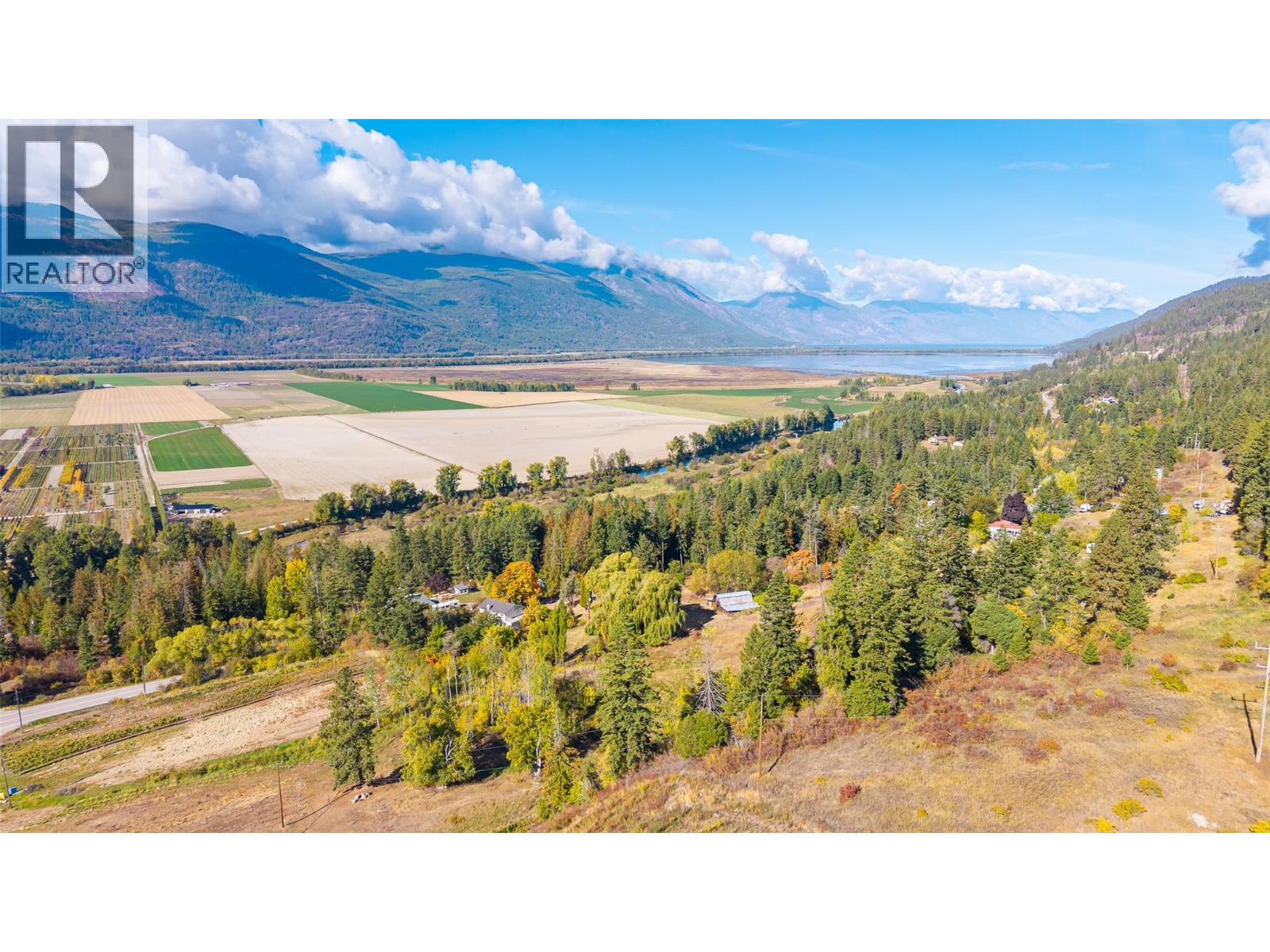 5662 3A Highway, Wynndel