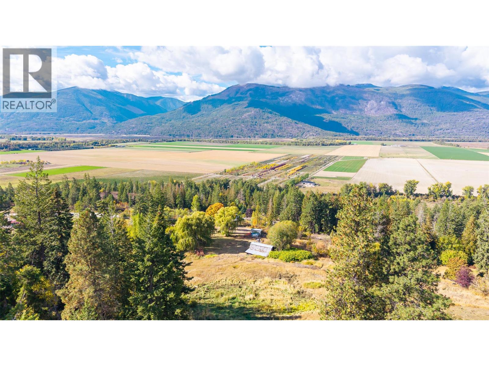 5662 3A Highway, Wynndel