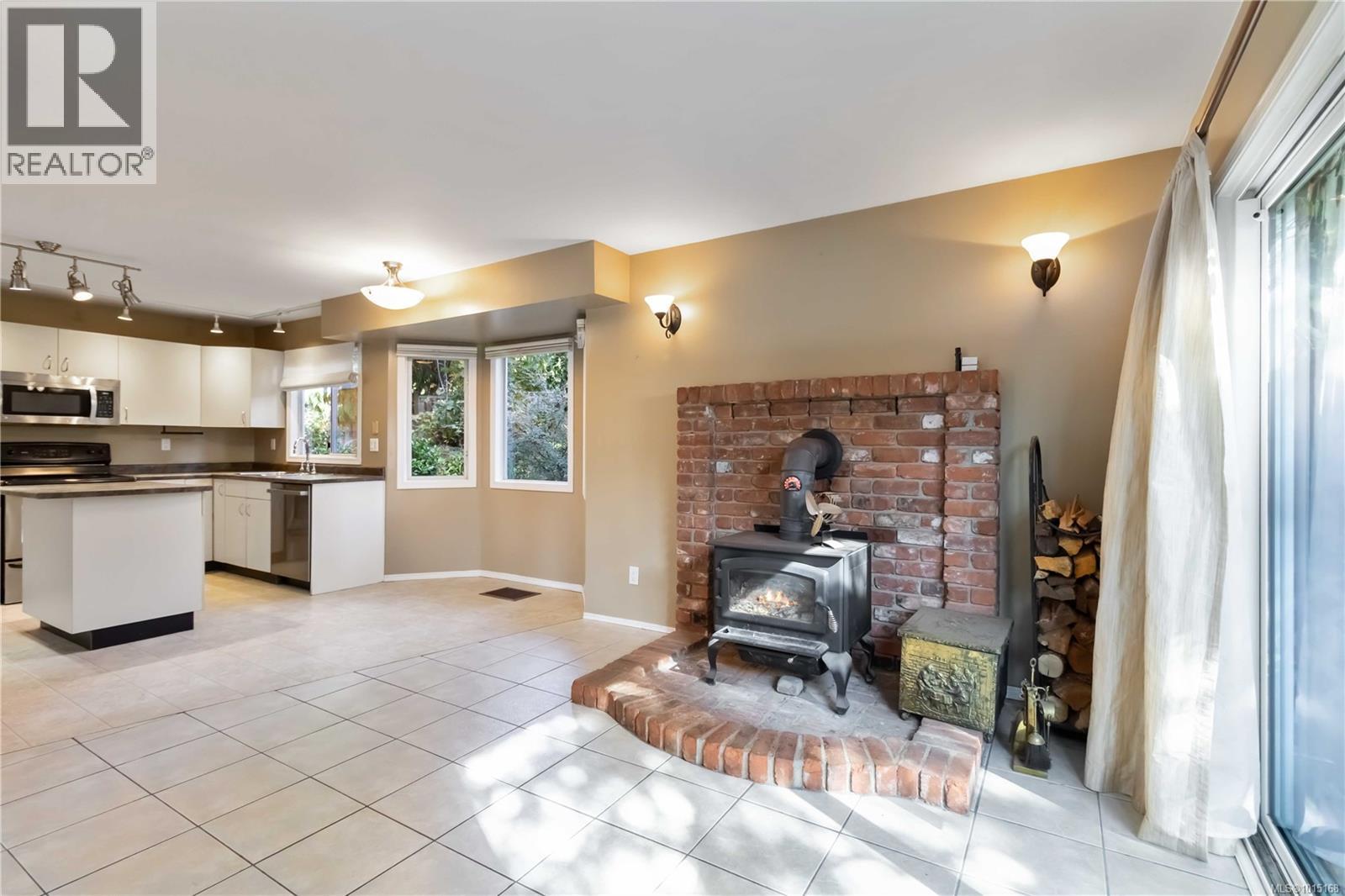  2141 Henlyn Drive, Sooke