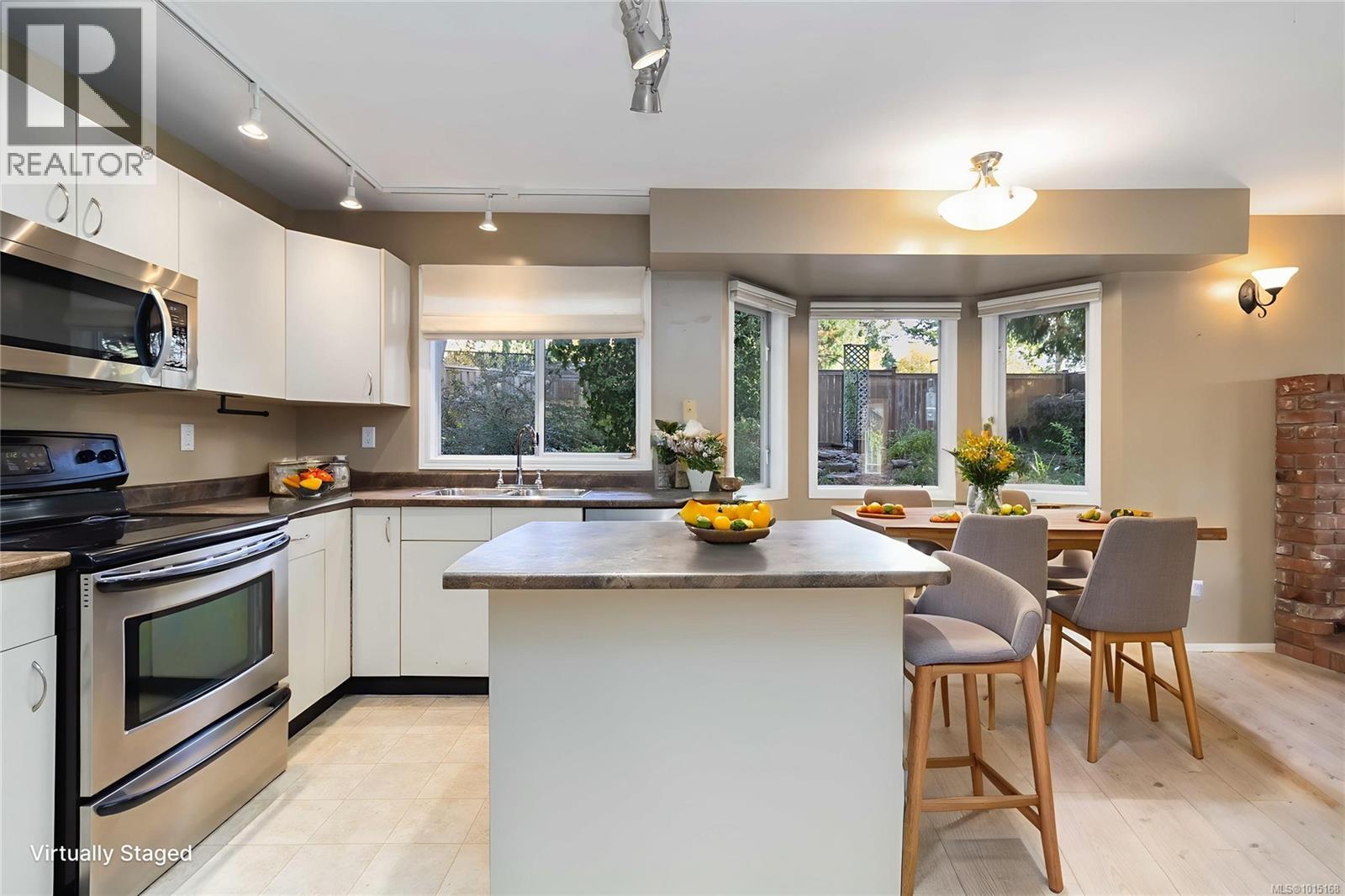  2141 Henlyn Drive, Sooke