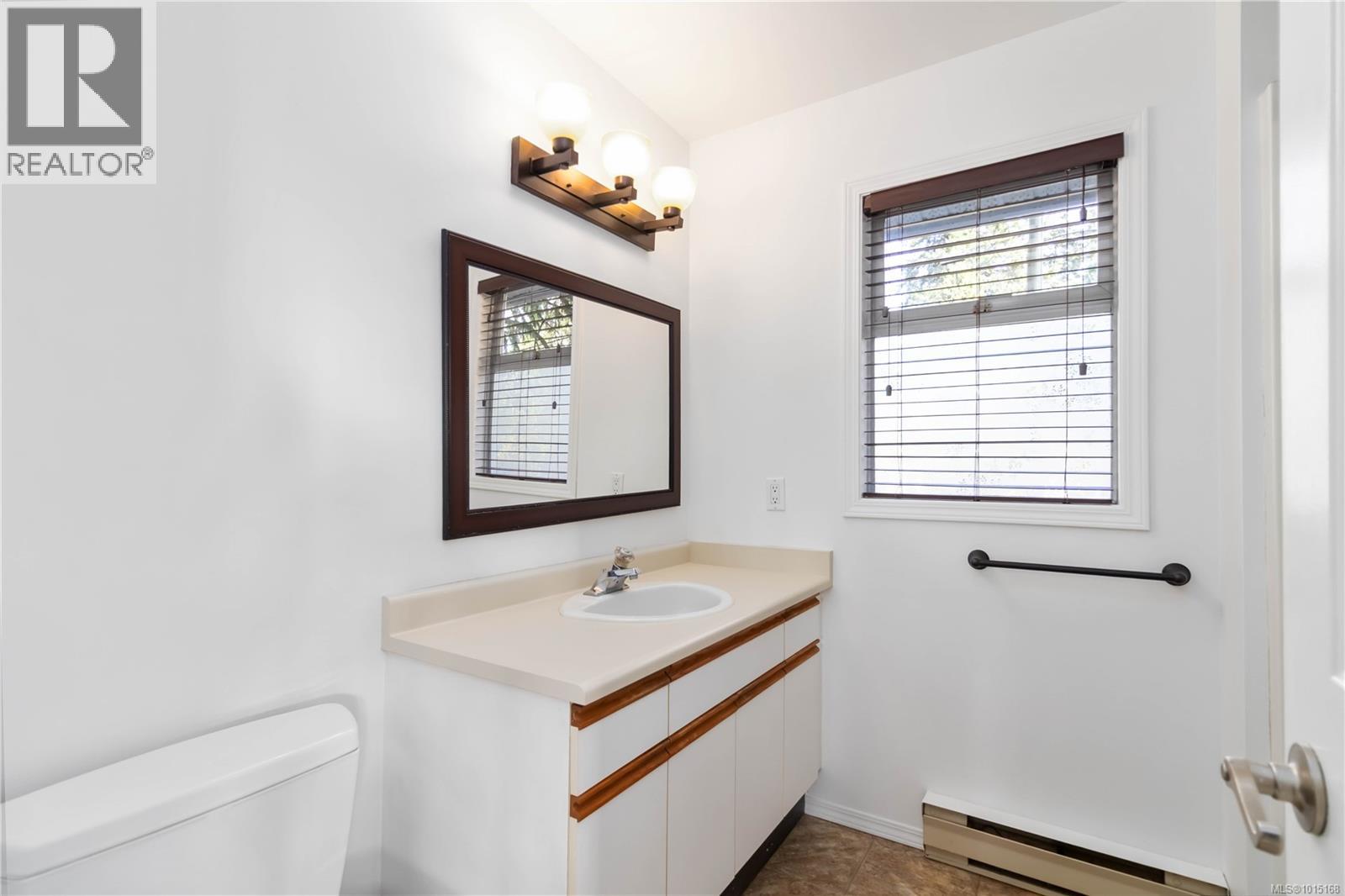  2141 Henlyn Drive, Sooke