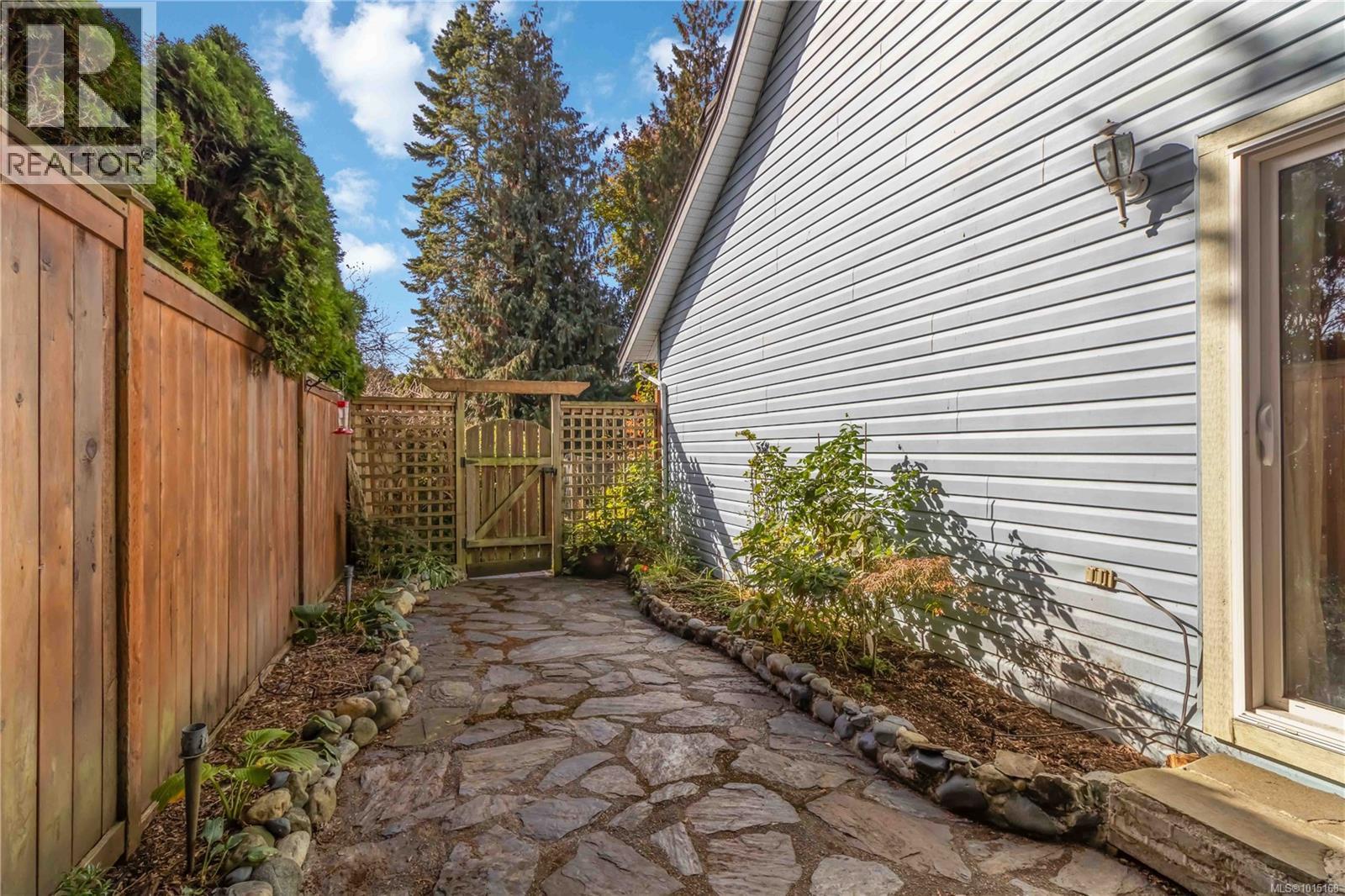  2141 Henlyn Drive, Sooke