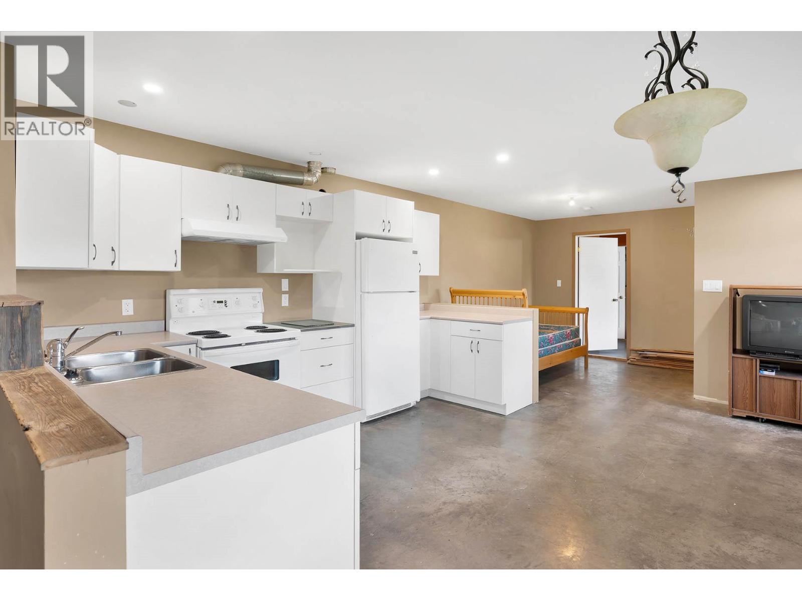 1585 LANCE Road, Kamloops