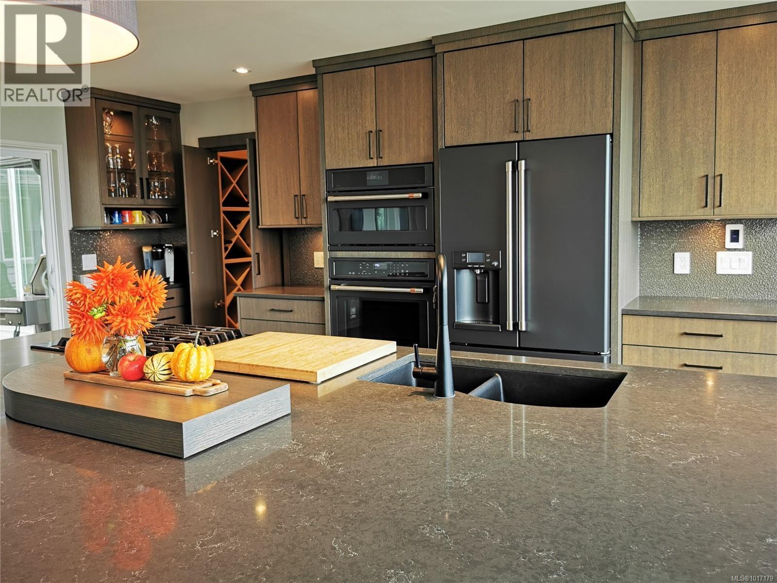 1723 Mayneview Terr, North Saanich