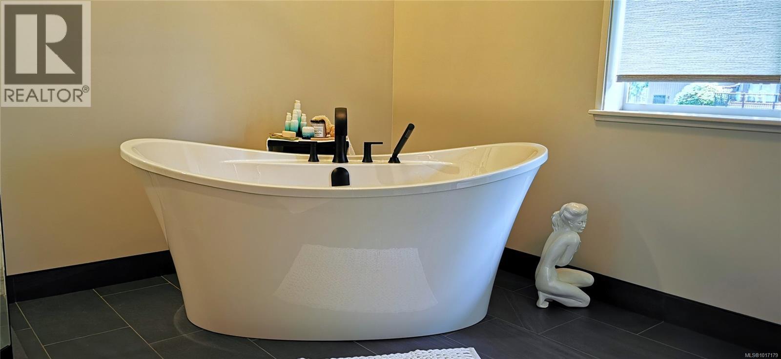 1723 Mayneview Terr, North Saanich