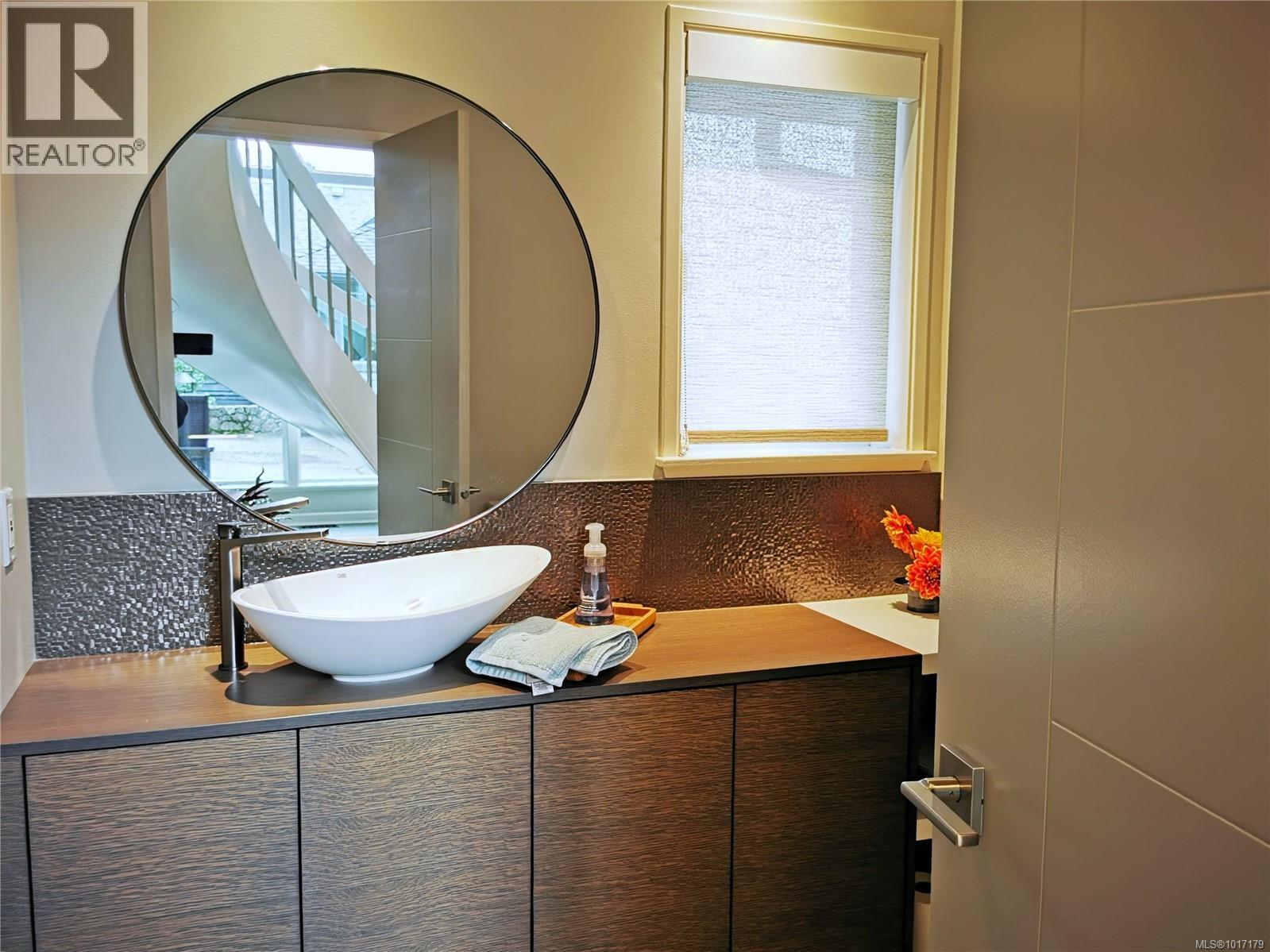 1723 Mayneview Terr, North Saanich