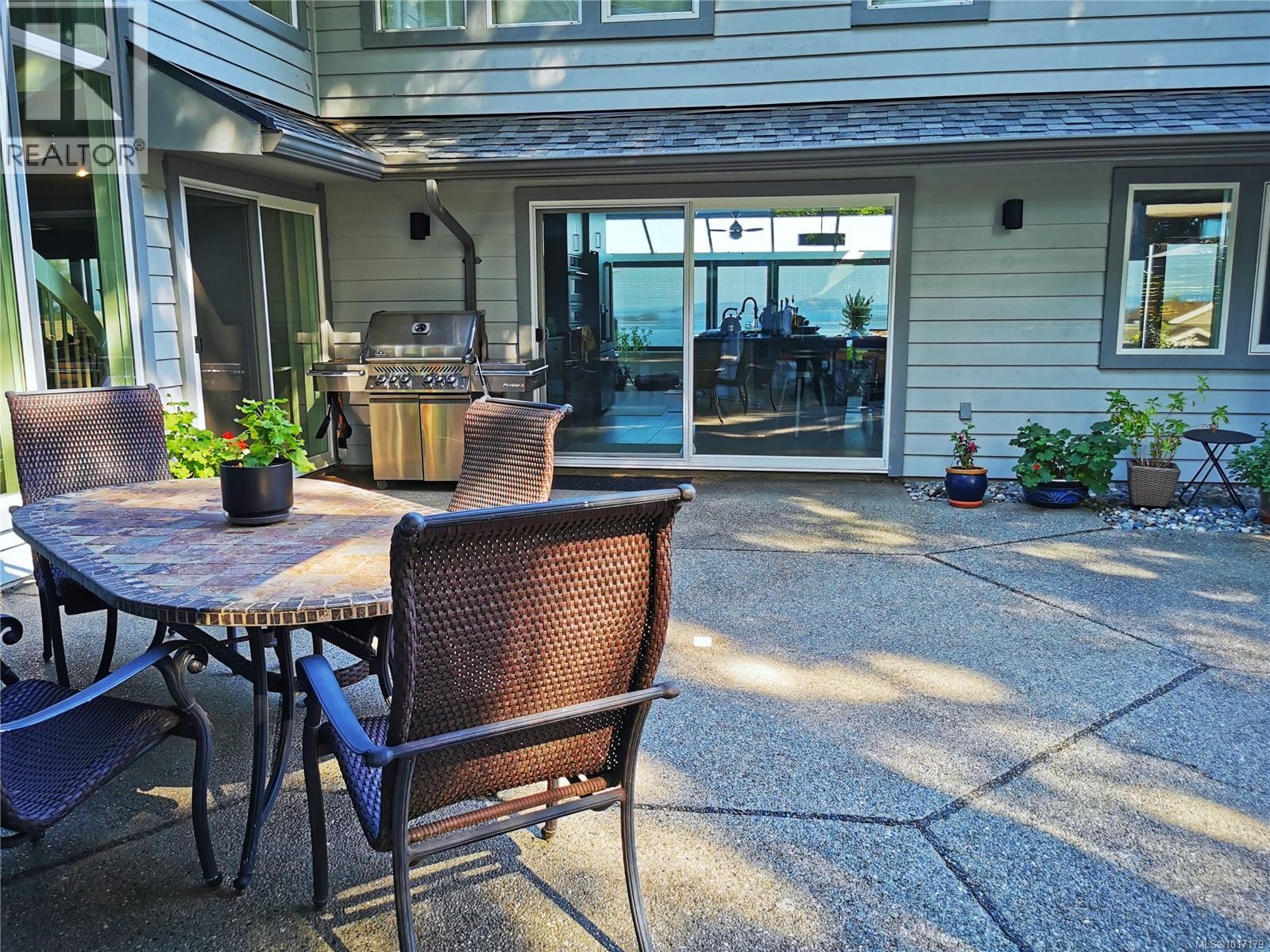 1723 Mayneview Terr, North Saanich