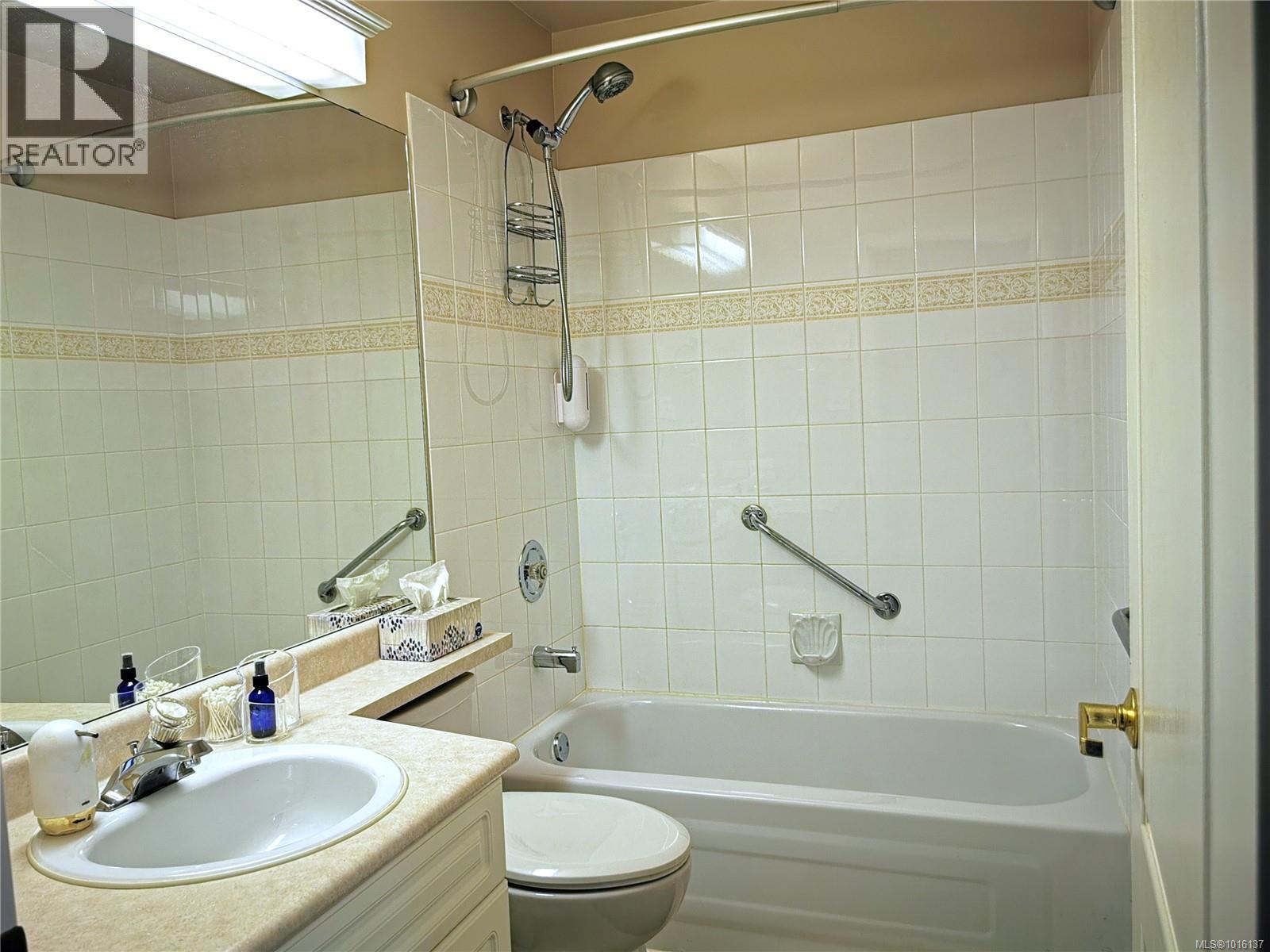 403 2250 James White Blvd, Sidney