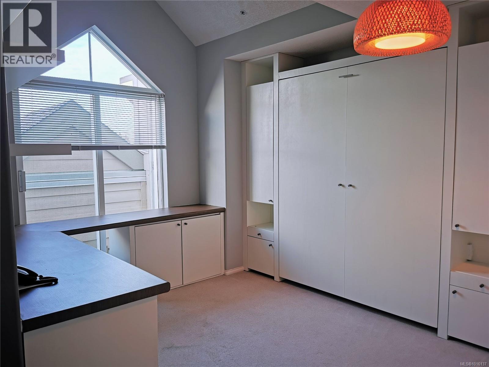 403 2250 James White Blvd, Sidney