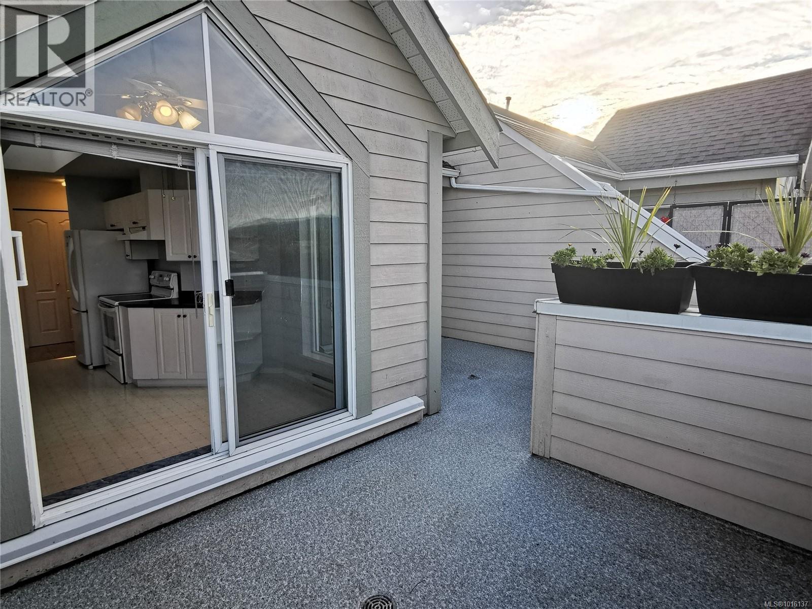 403 2250 James White Blvd, Sidney