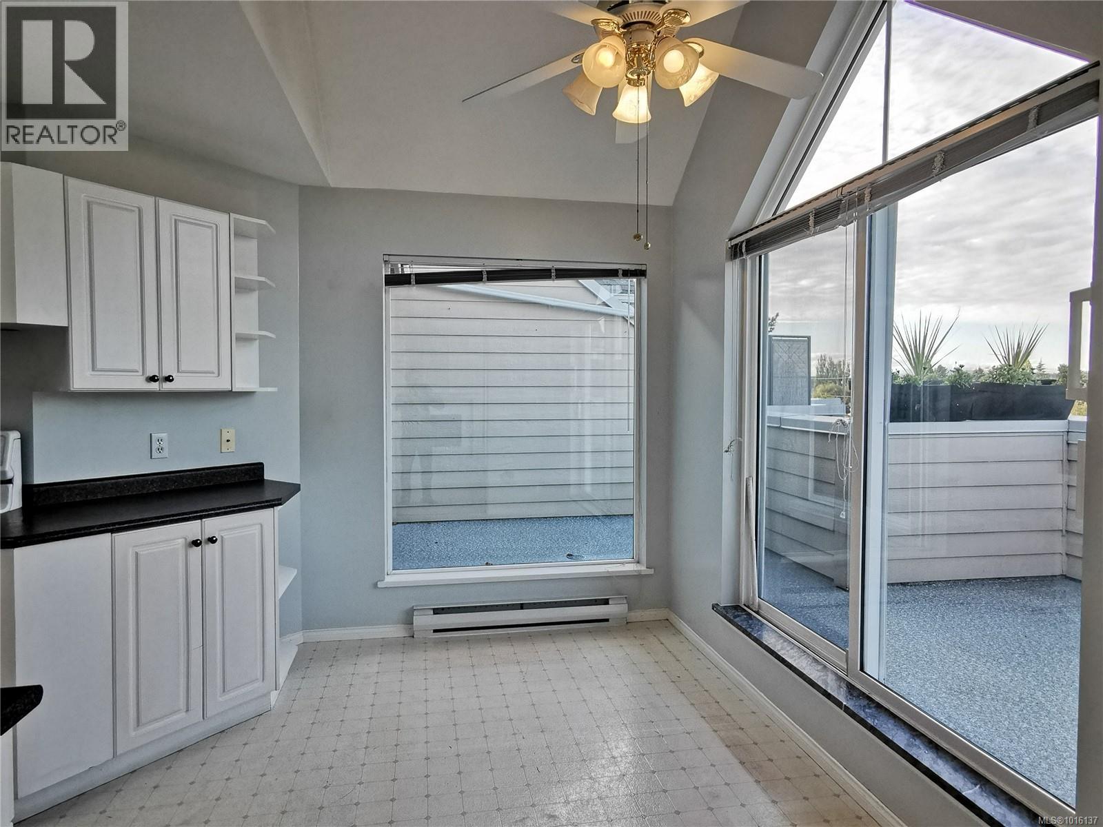403 2250 James White Blvd, Sidney