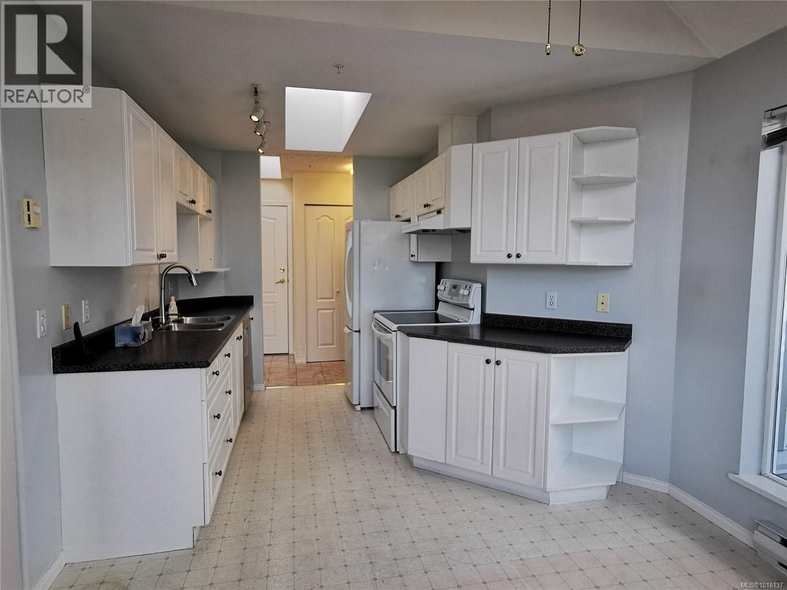 403 2250 James White Blvd, Sidney