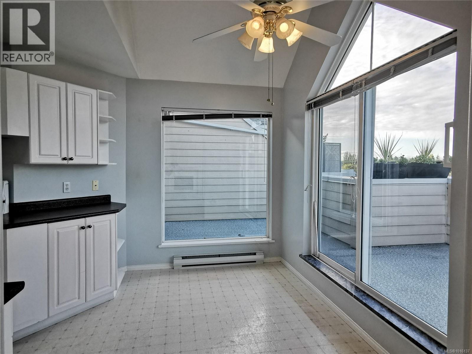 403 2250 James White Blvd, Sidney