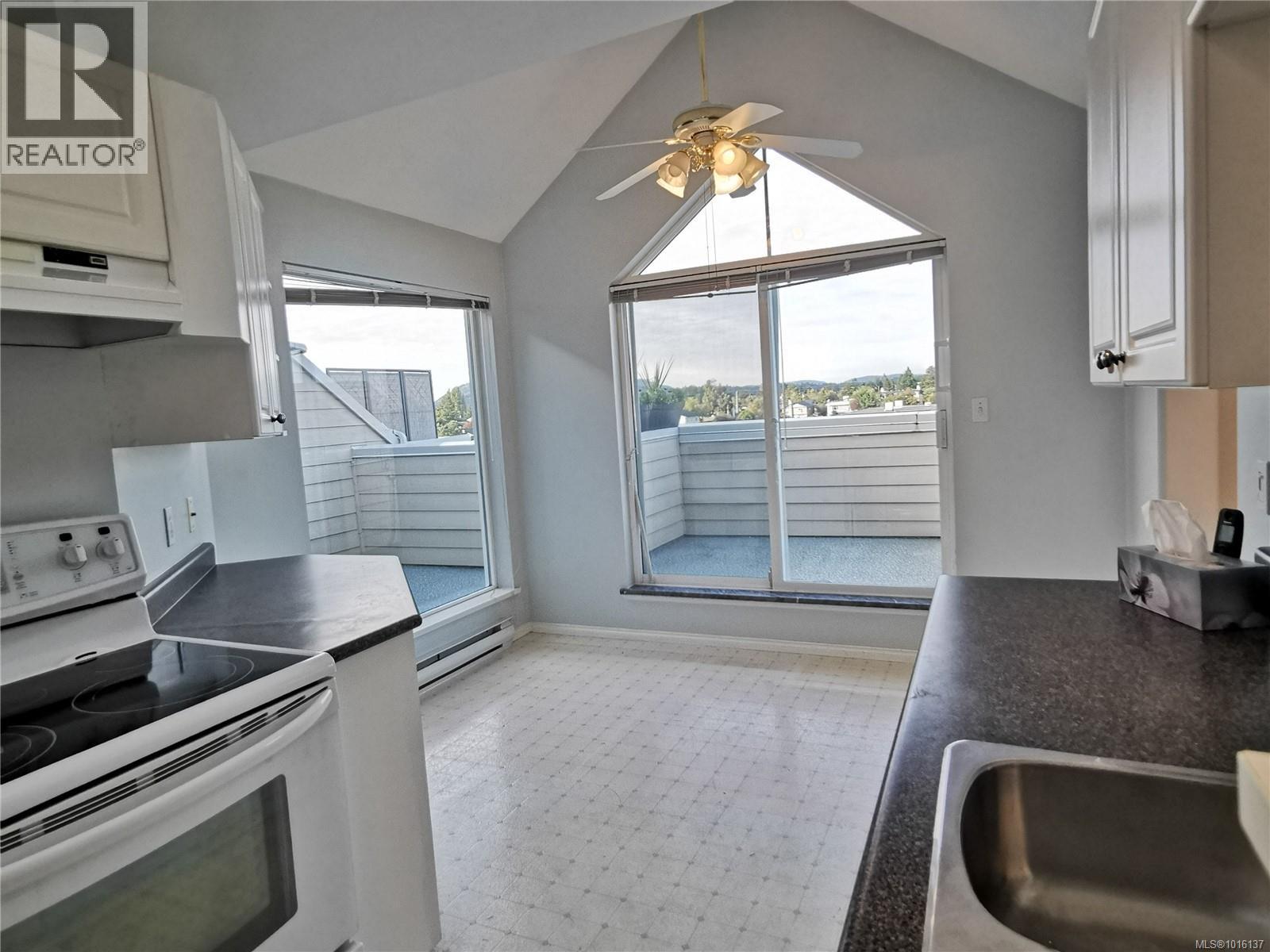 403 2250 James White Blvd, Sidney