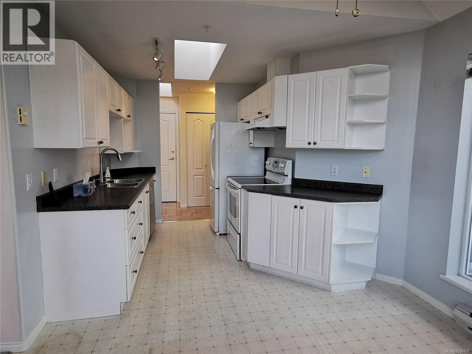 403 2250 James White Blvd, Sidney
