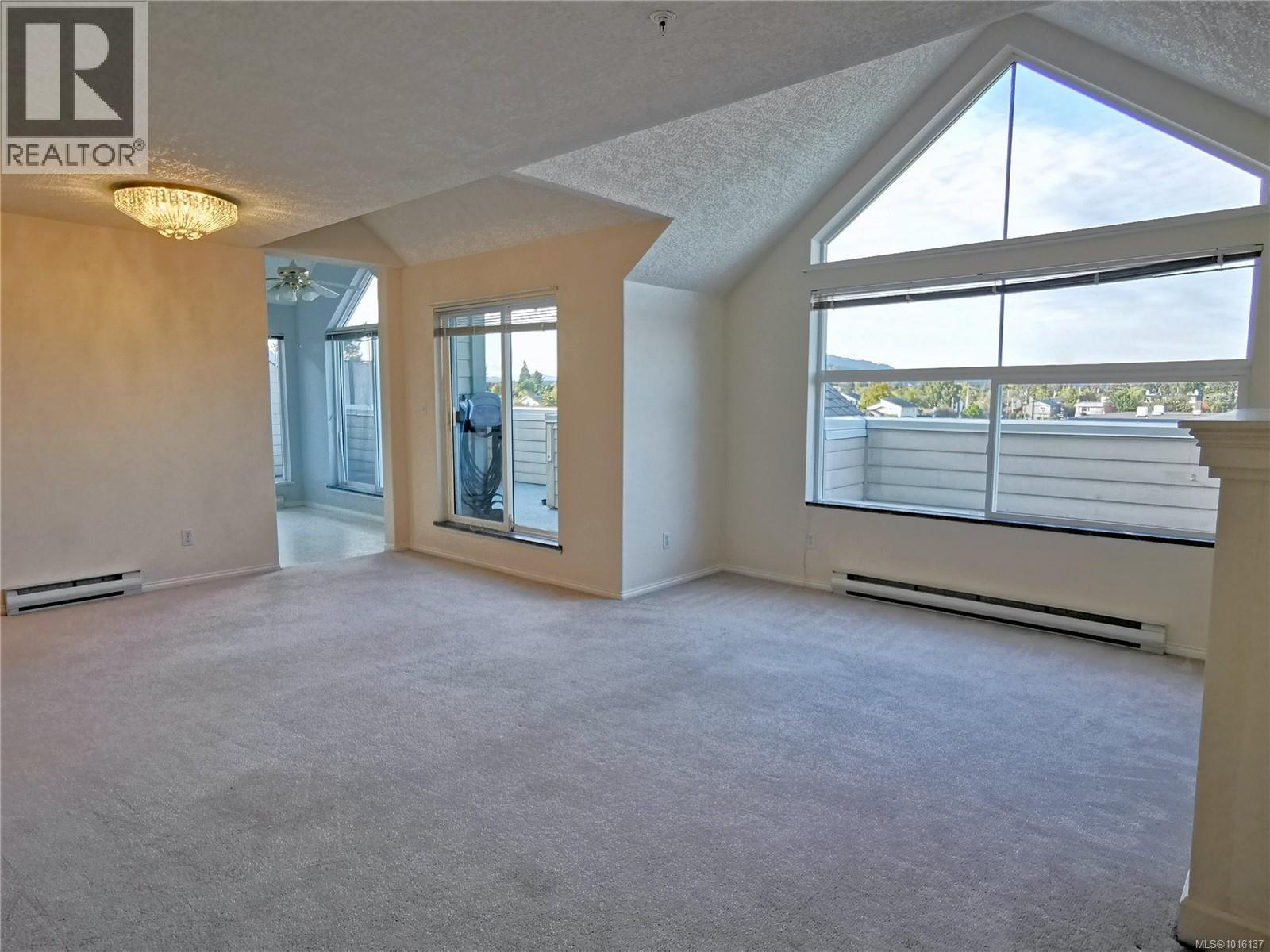 403 2250 James White Blvd, Sidney