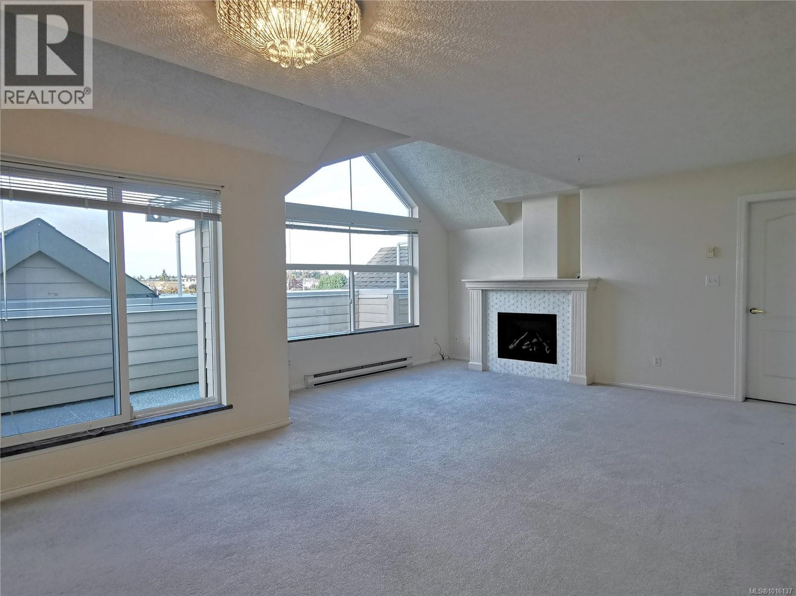 403 2250 James White Blvd, Sidney