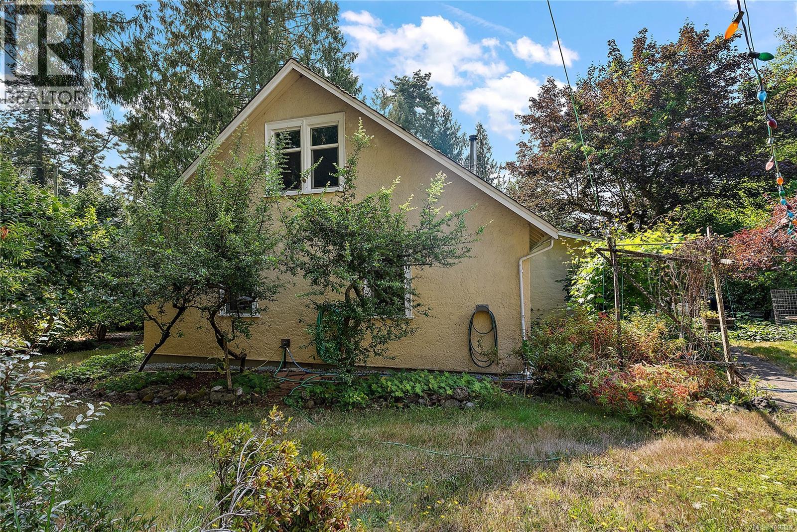  1720 Swartz Bay Road, North Saanich