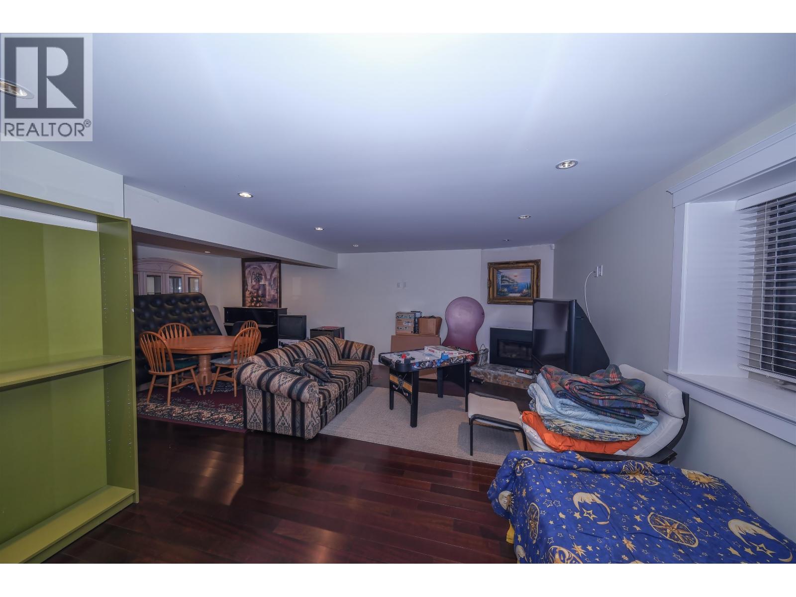 House in West Vancouver - Image 12
