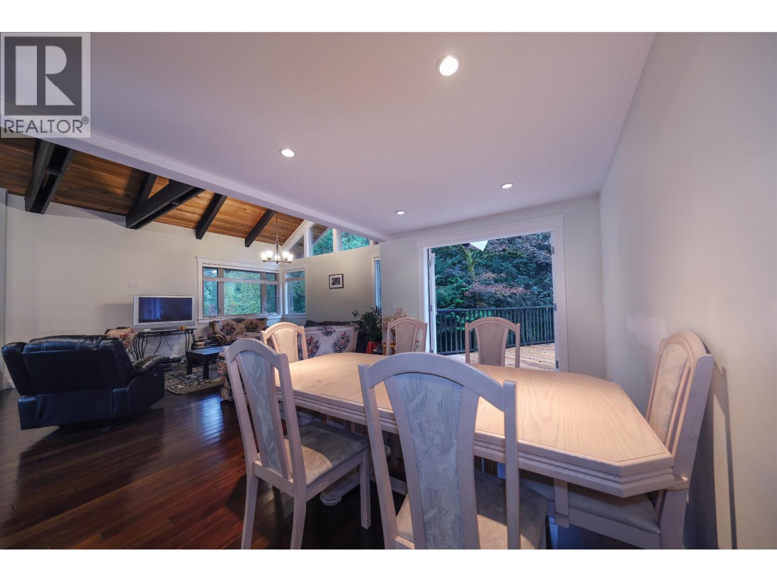 House in West Vancouver - Image 8