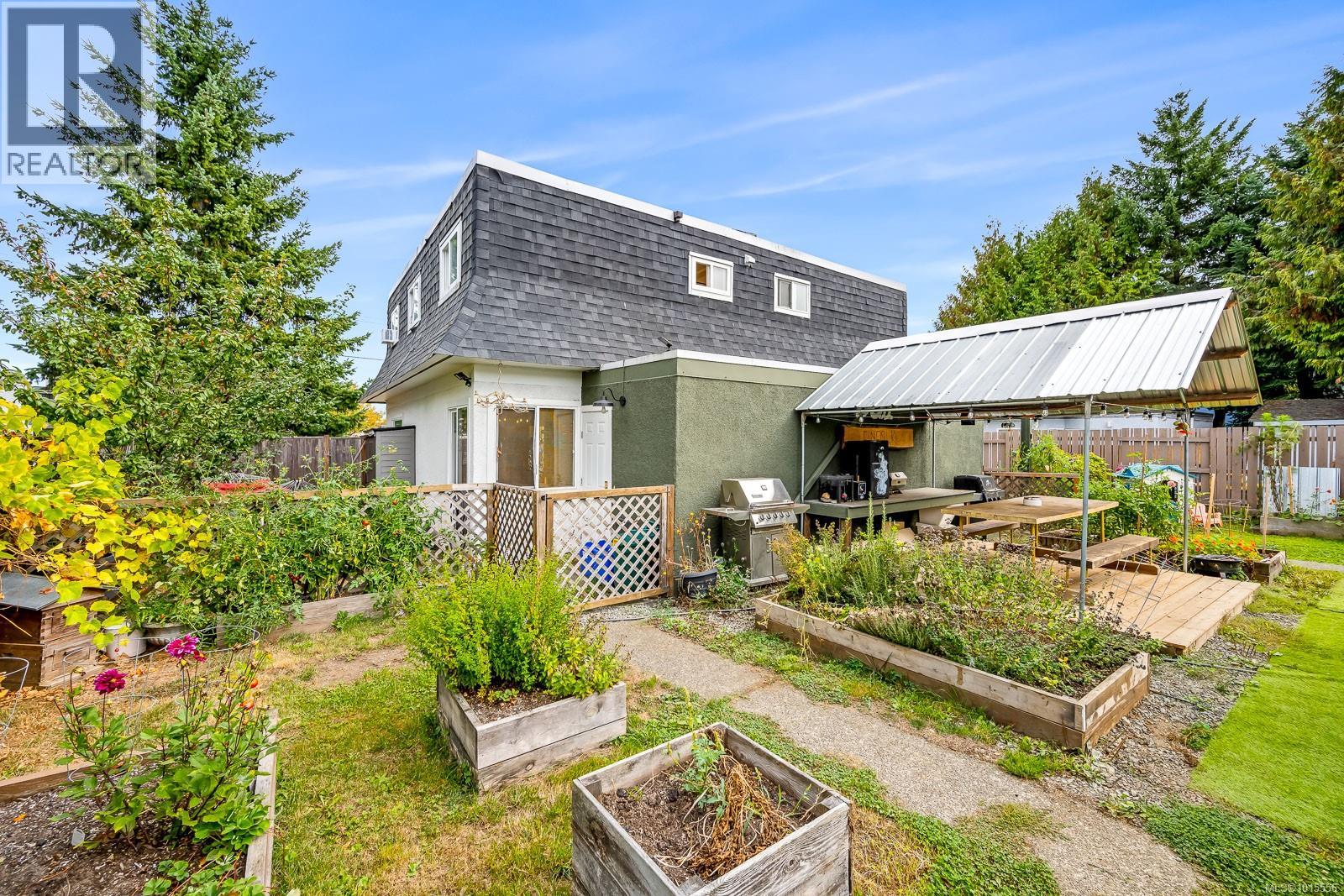 1883 & 1885 England Ave, Courtenay
