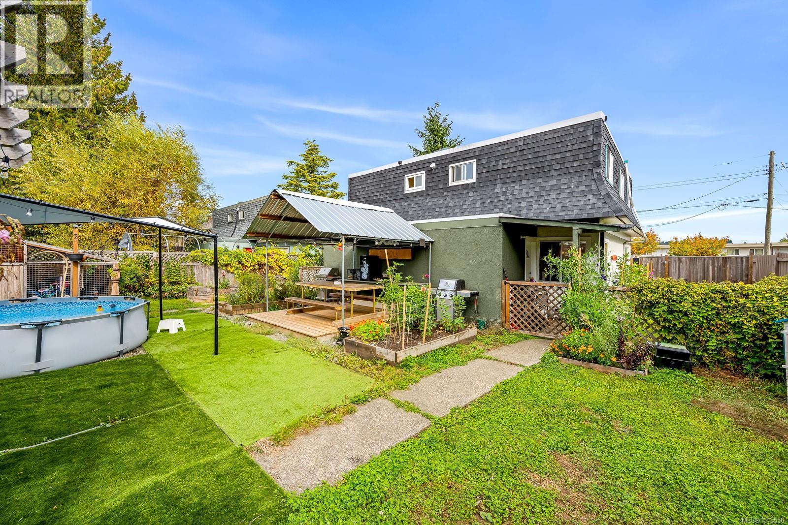 1883 & 1885 England Ave, Courtenay