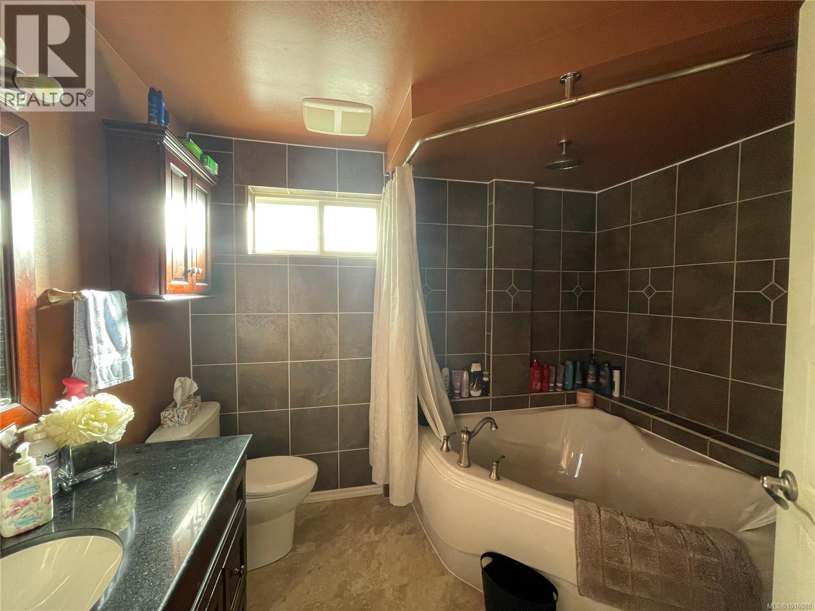 5060 Beaver Harbour Rd, Port Hardy